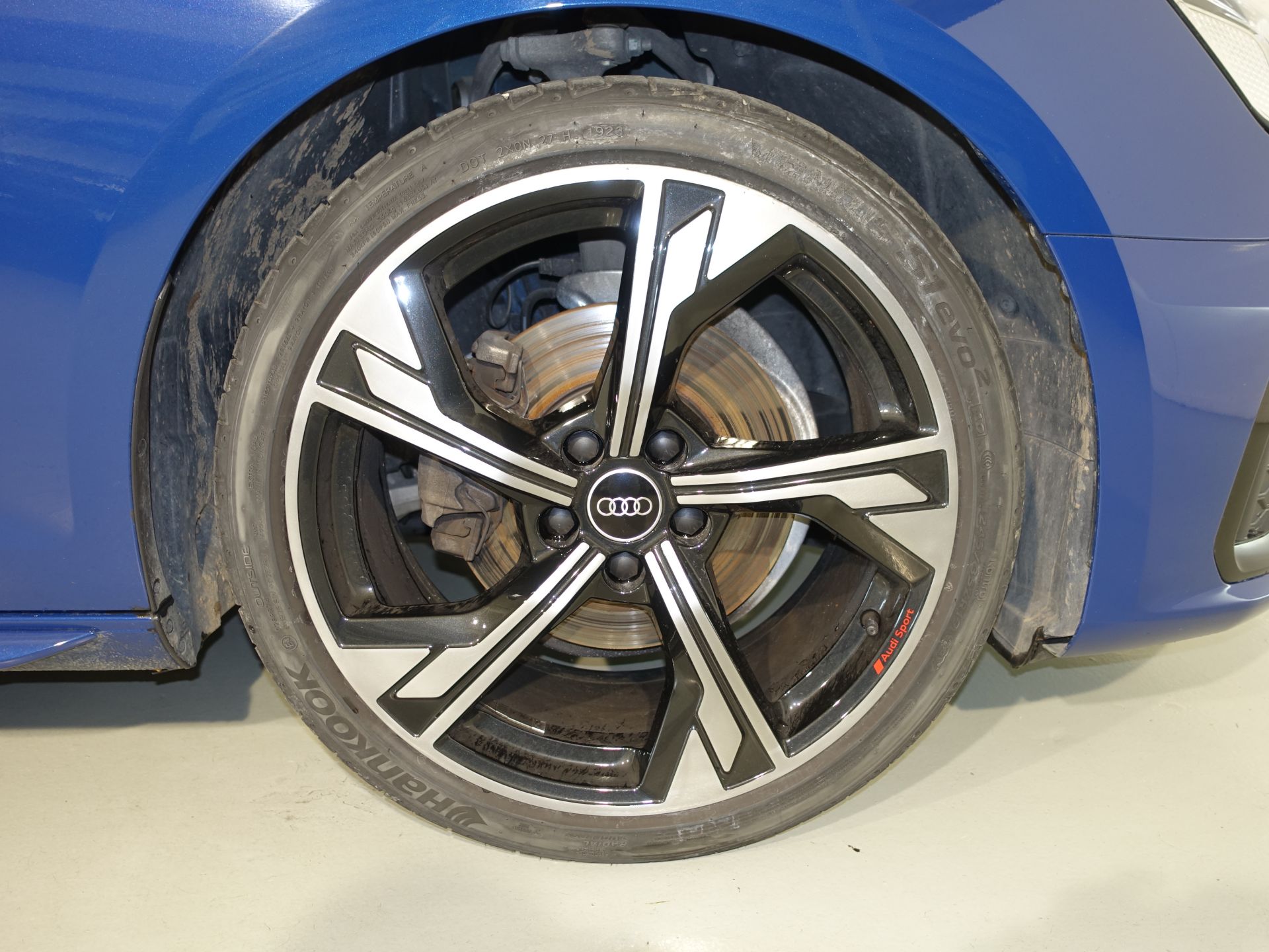 Audi A4 Avant Black limited 35 TDI 120kW S tron