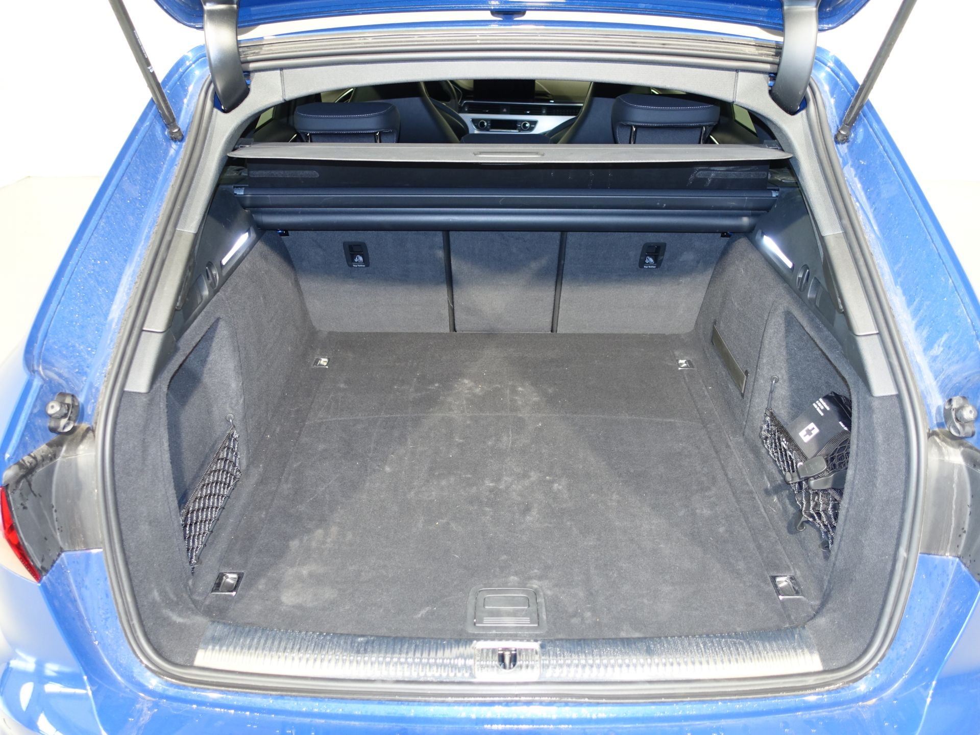 Audi A4 Avant Black limited 35 TDI 120kW S tron