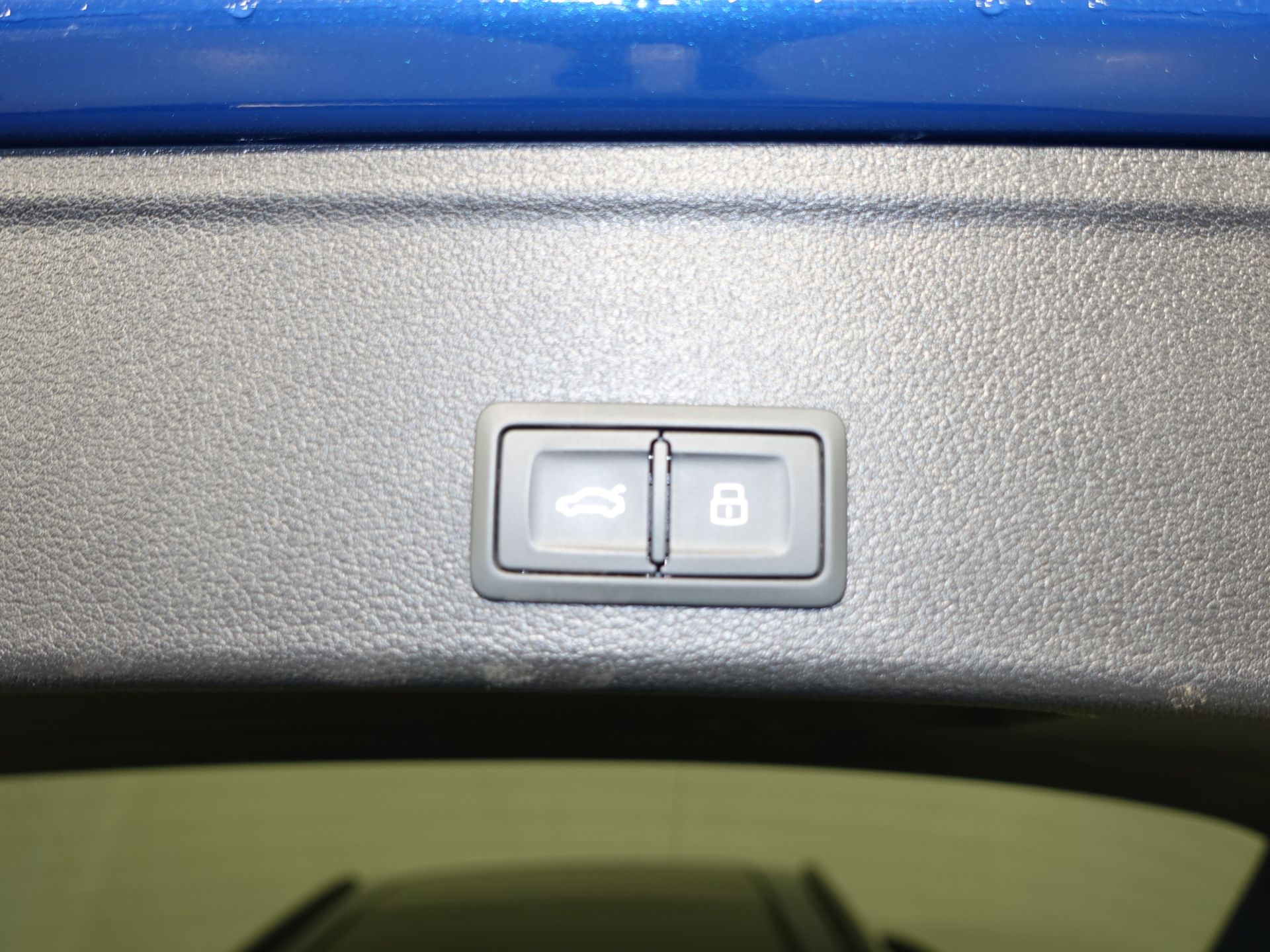 Audi A4 Avant Black limited 35 TDI 120kW S tron