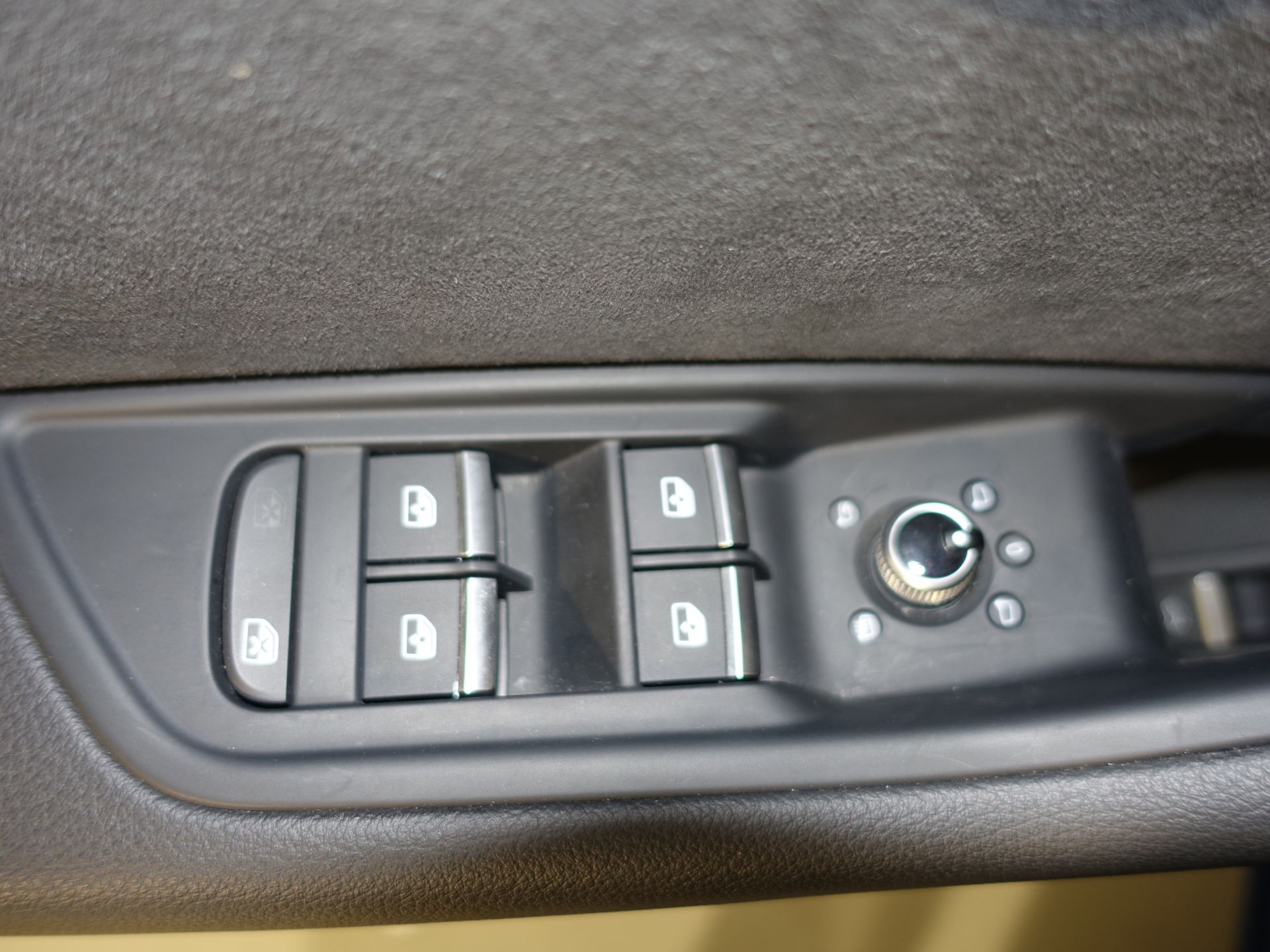 Audi A4 Avant Black limited 35 TDI 120kW S tron