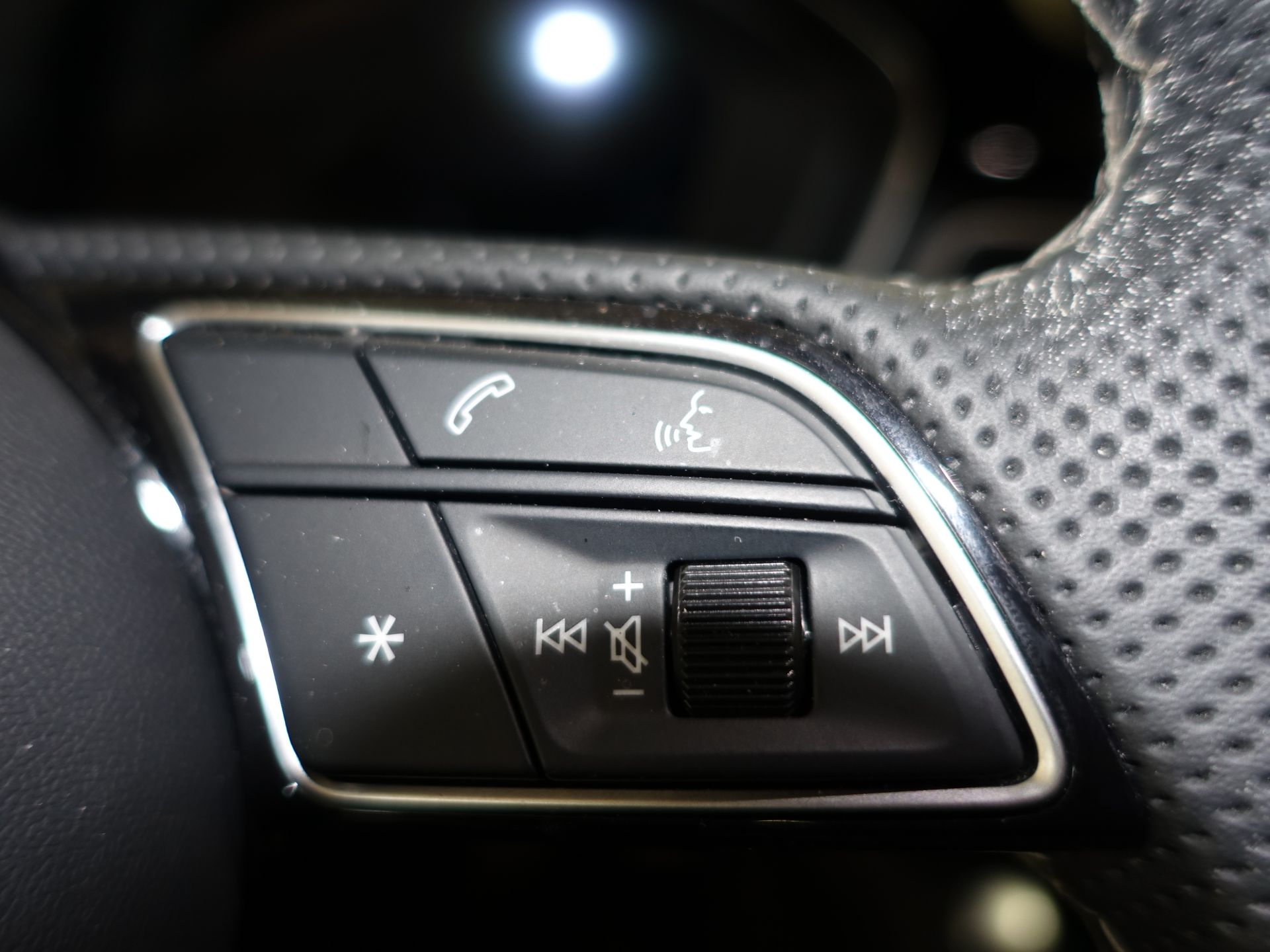 Audi A4 Avant Black limited 35 TDI 120kW S tron