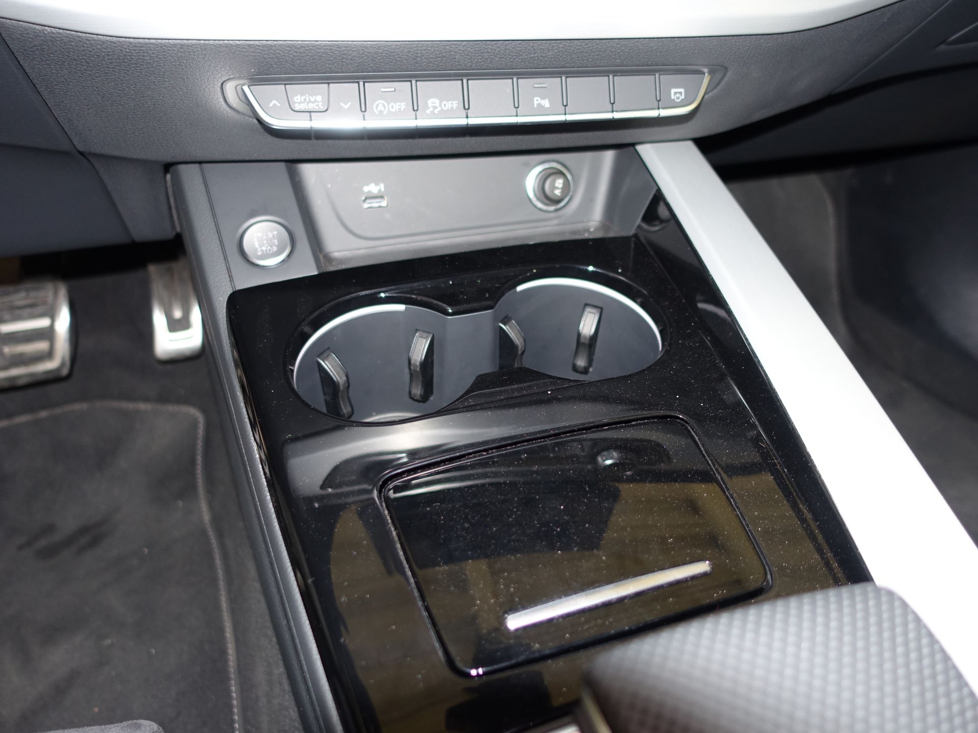 Audi A4 Avant Black limited 35 TDI 120kW S tron