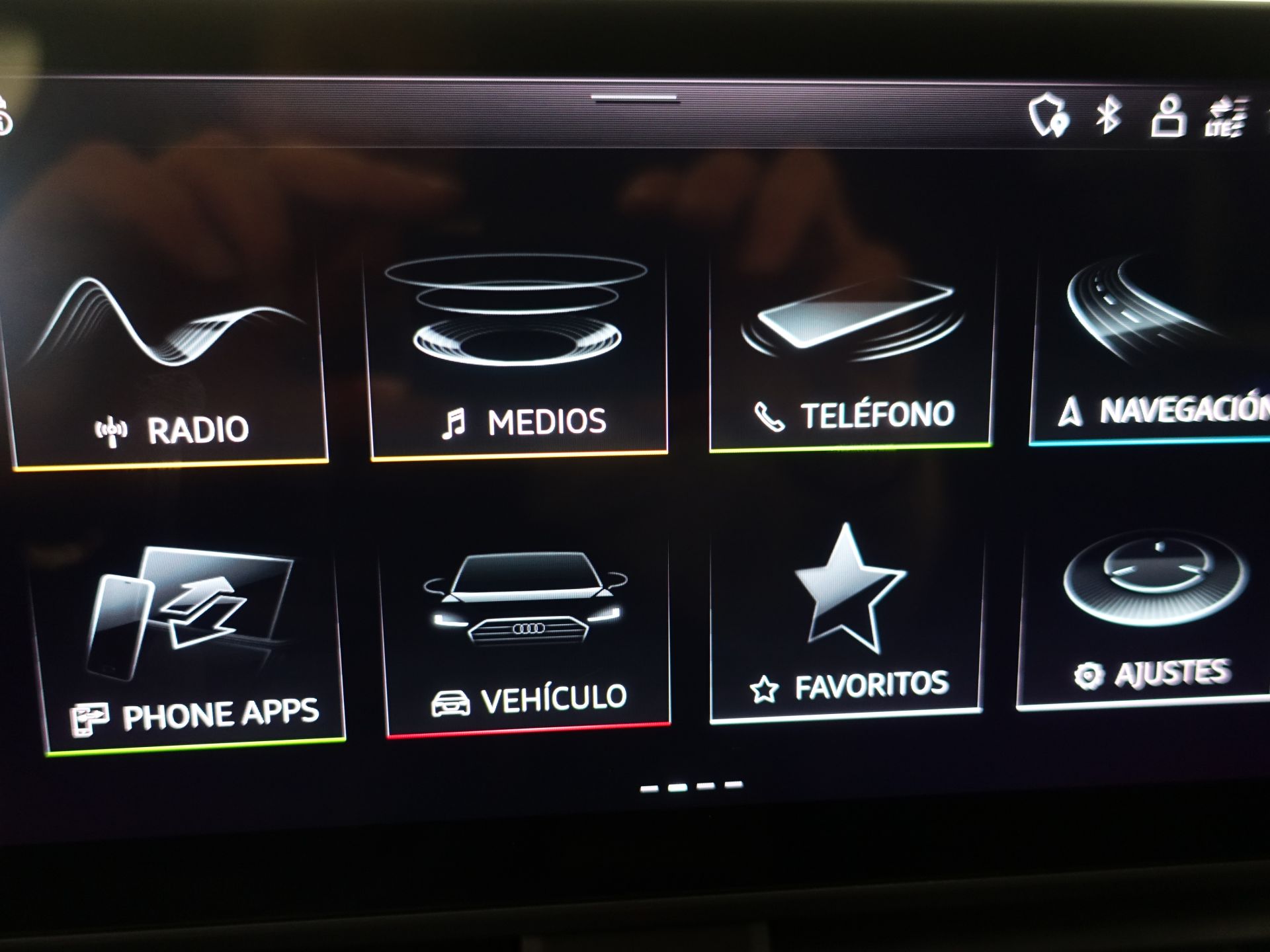 Audi A4 Avant Black limited 35 TDI 120kW S tron