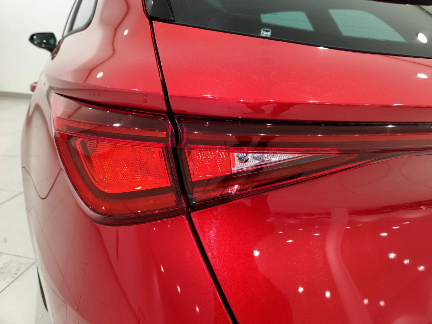 SEAT Nuevo León SP 1.5 eTSI 110kW DSG FR Special Edition