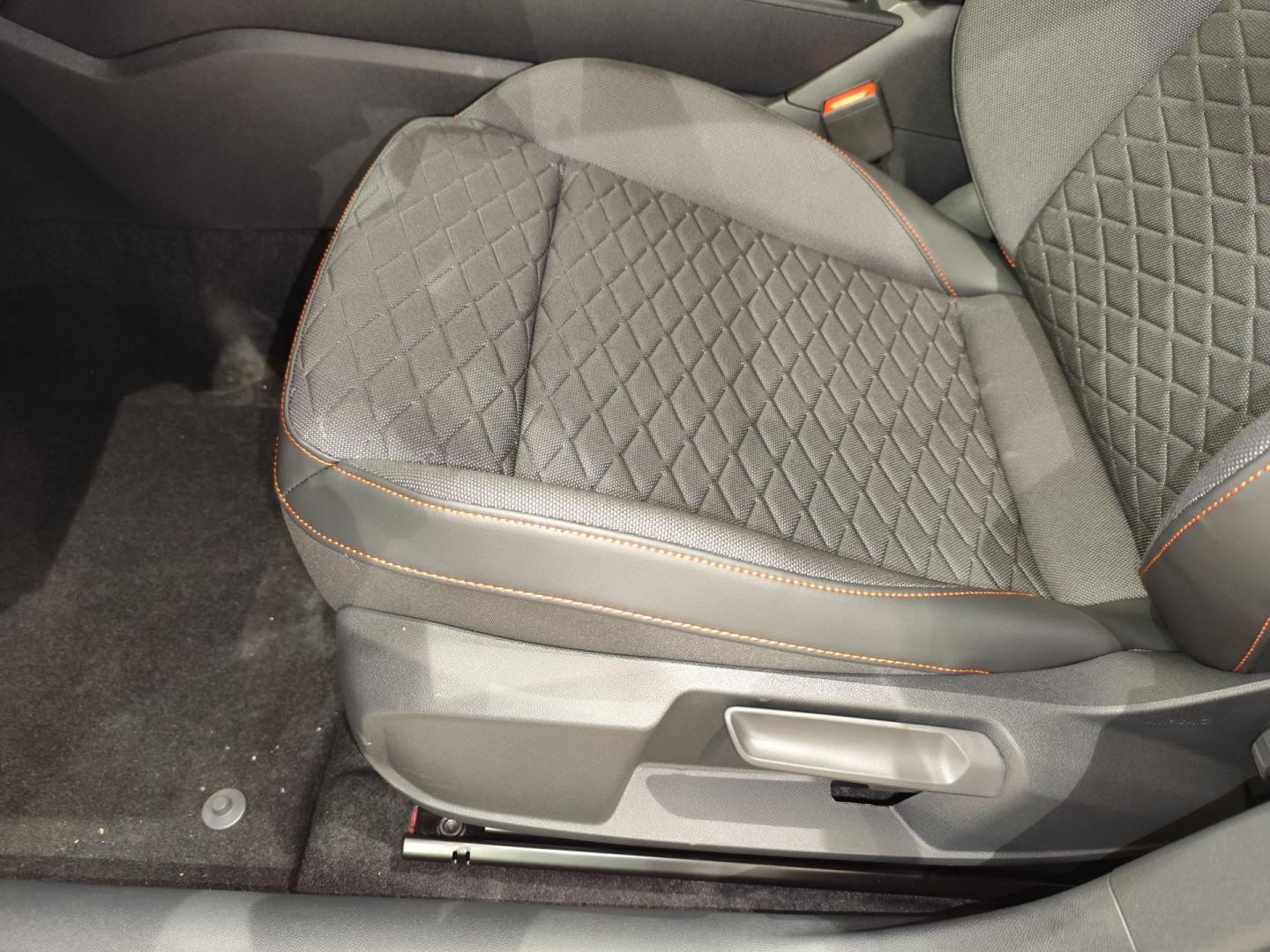 SEAT Nuevo León SP 1.5 eTSI 110kW DSG FR Special Edition