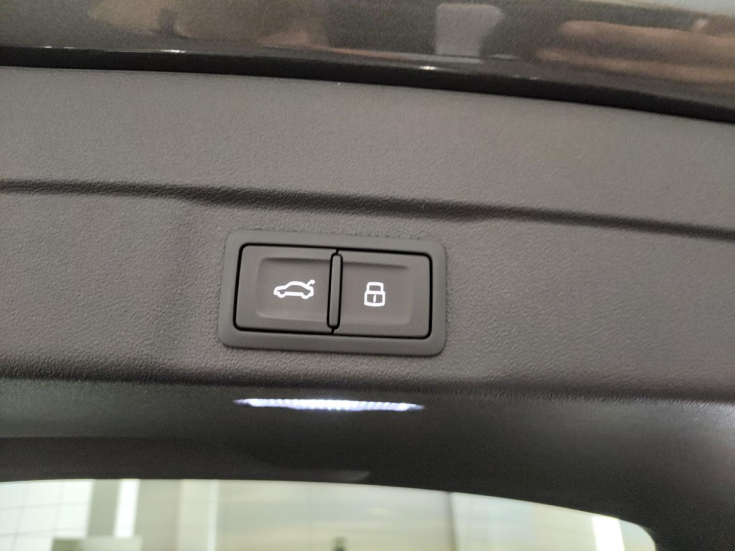 Audi A6 e-hybrid quattro 220kW Black Line