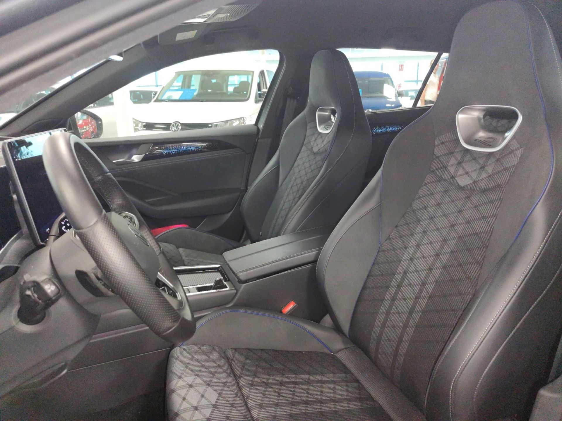 Volkswagen Passat R-Line 2.0 TDI 110kW (150CV) Automático DSG 7 vel.