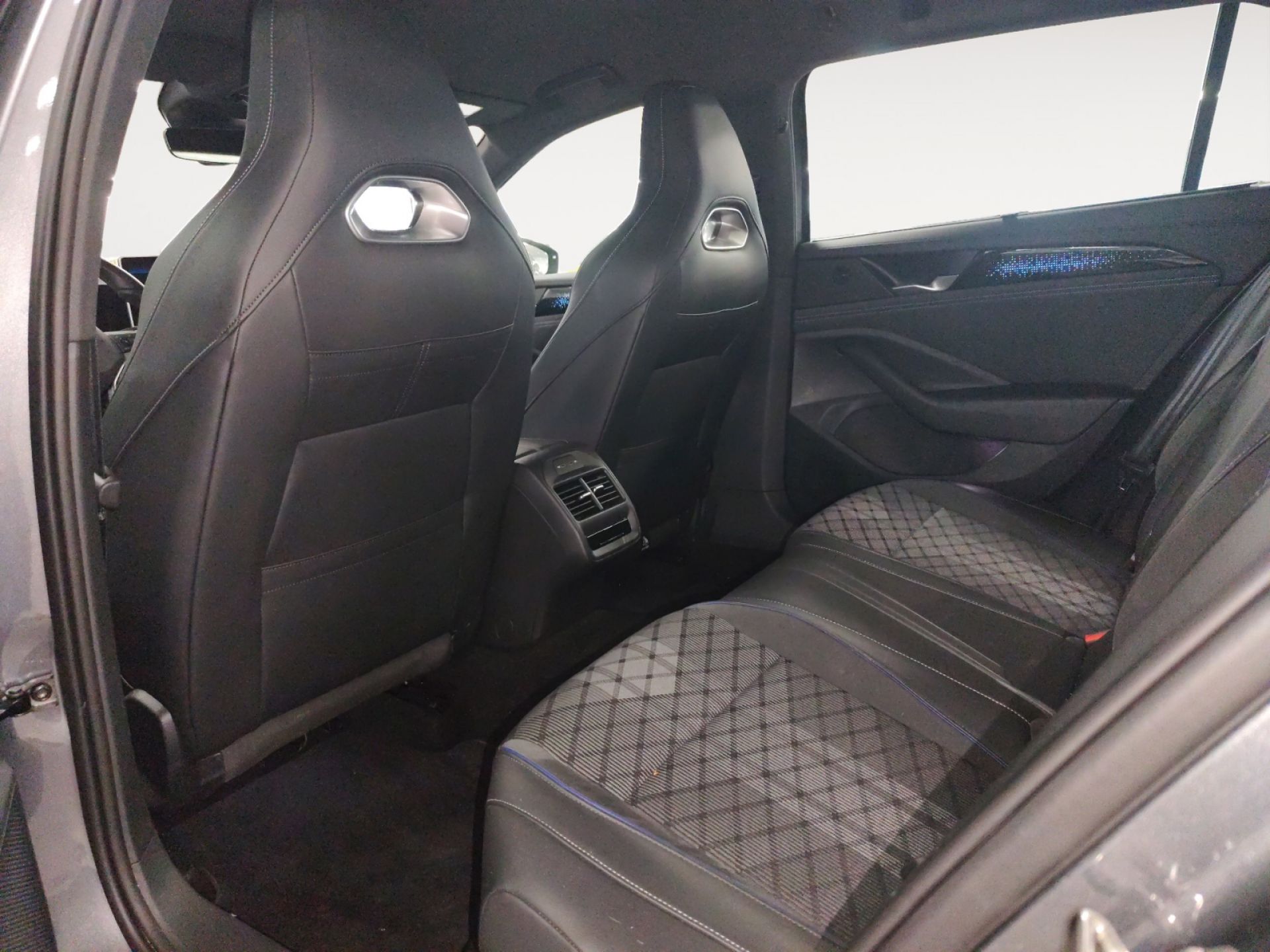 Volkswagen Passat R-Line 2.0 TDI 110kW (150CV) Automático DSG 7 vel.