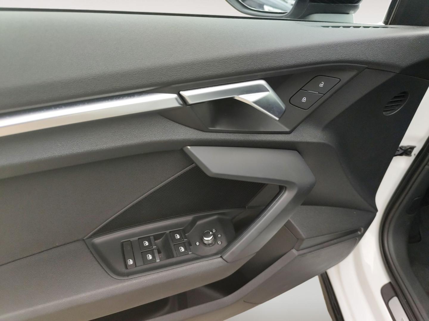 Audi A3 Sportback Black line 35 TFSI 110kW S tro