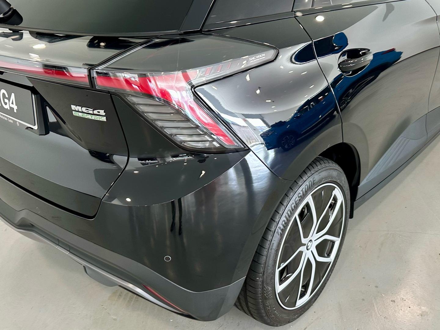 MG MG4 64kWh Luxury