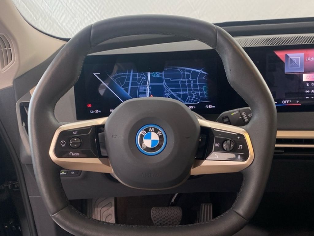 BMW iX xDrive50 385 kW (523 CV)