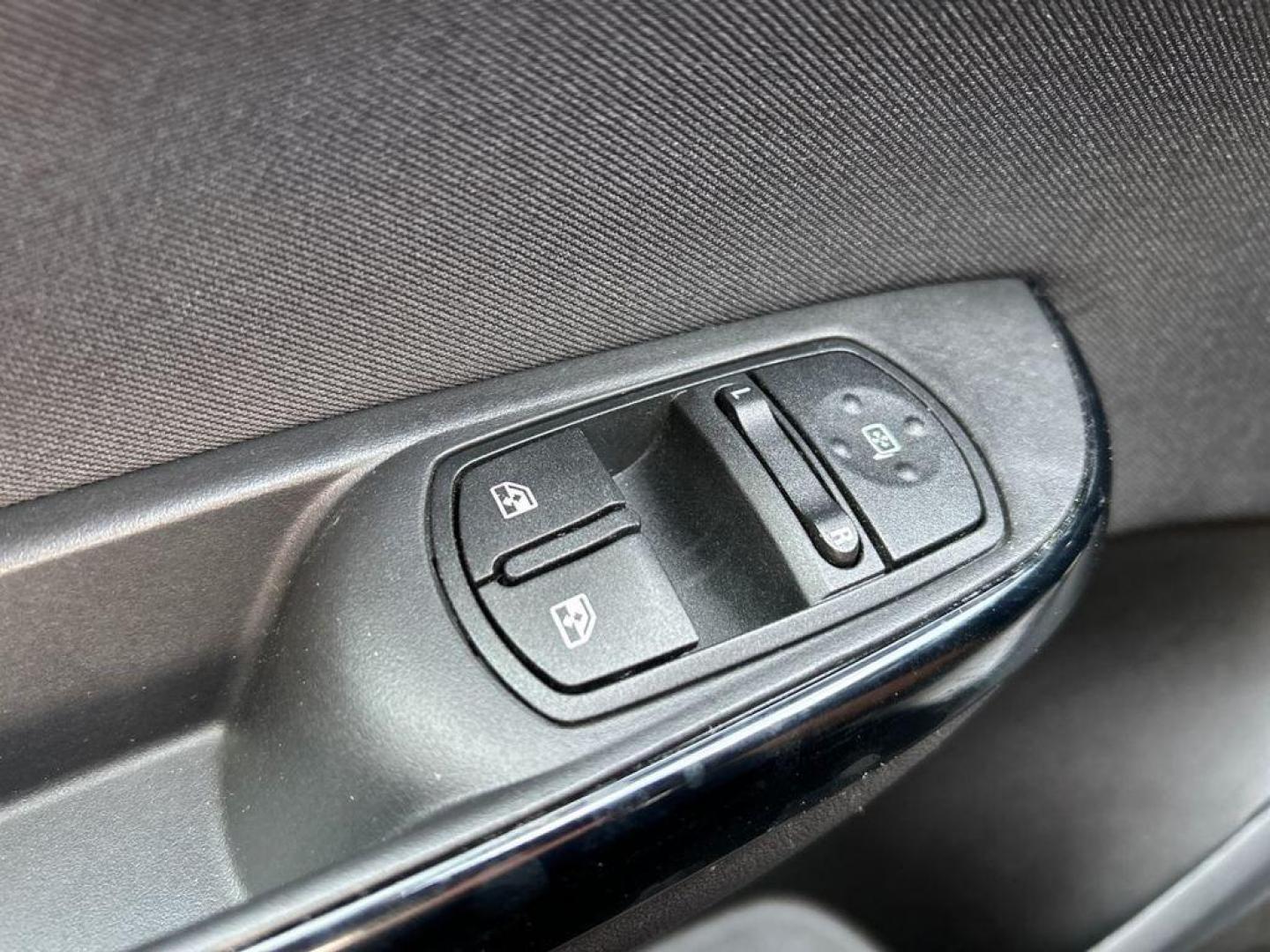 Opel Corsa 1.4 Selective 66 kW (90 CV)