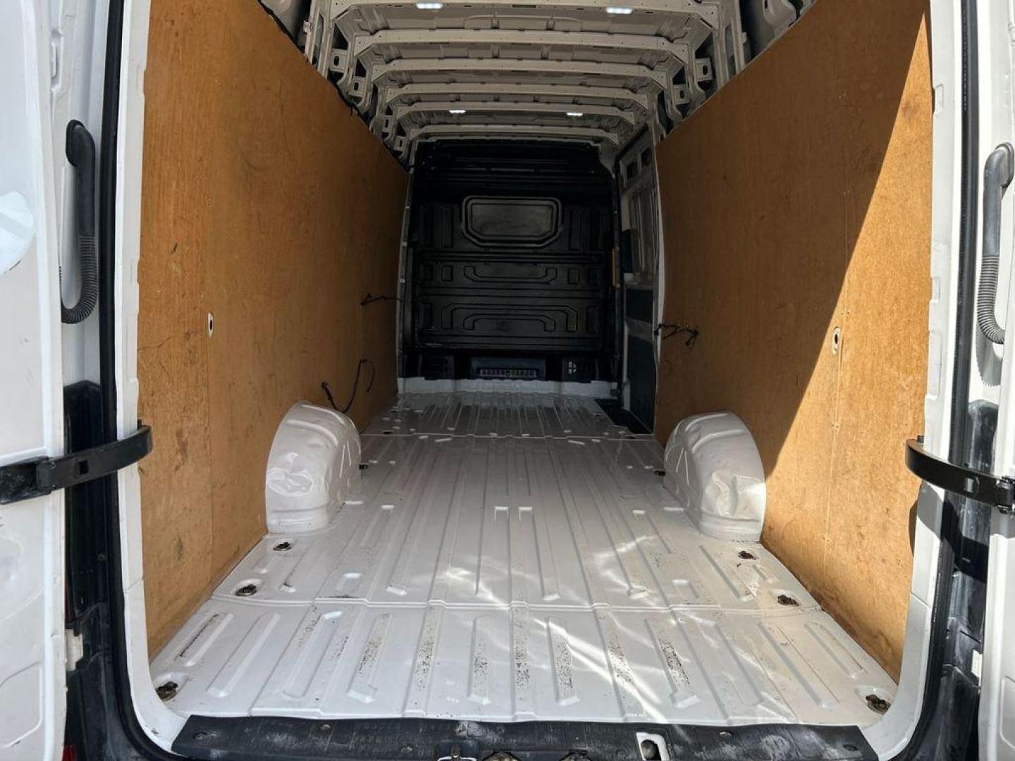 Volkswagen Crafter Batalla Larga con Voladizo TA 2.0 TDI 103 kW (140 CV) 3.500