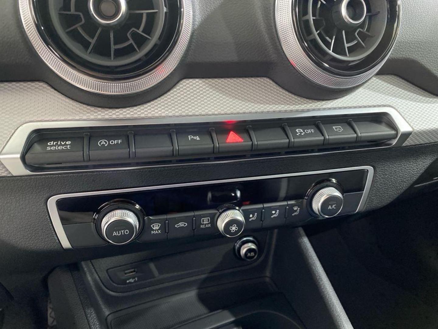 Audi Q2 S line 30 TFSI 81 kW (110 CV)