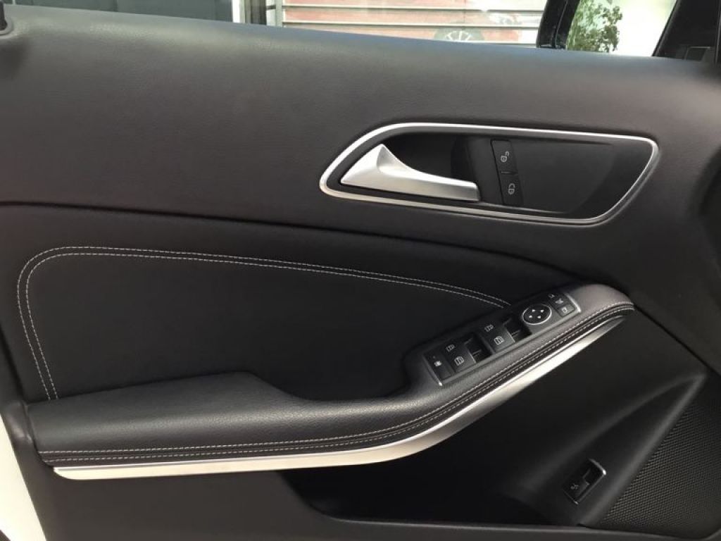 Mercedes Benz Clase GLA 180 Urban (EURO 6d-TEMP)