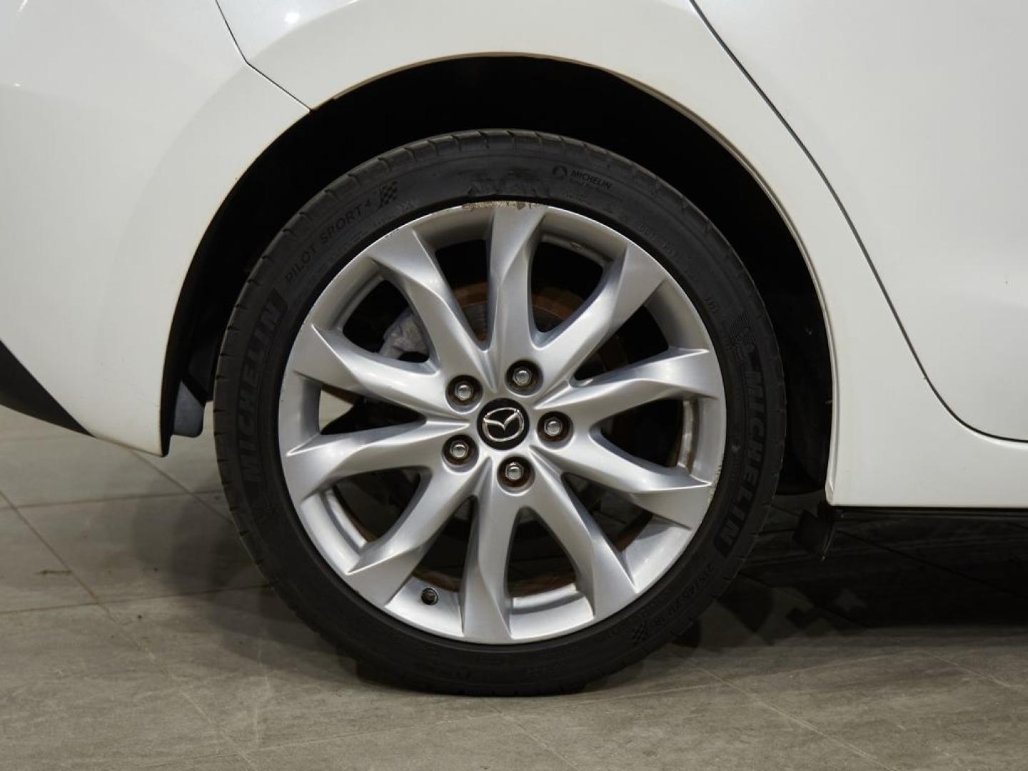 Mazda 3 2.0 Luxury Navegador 120