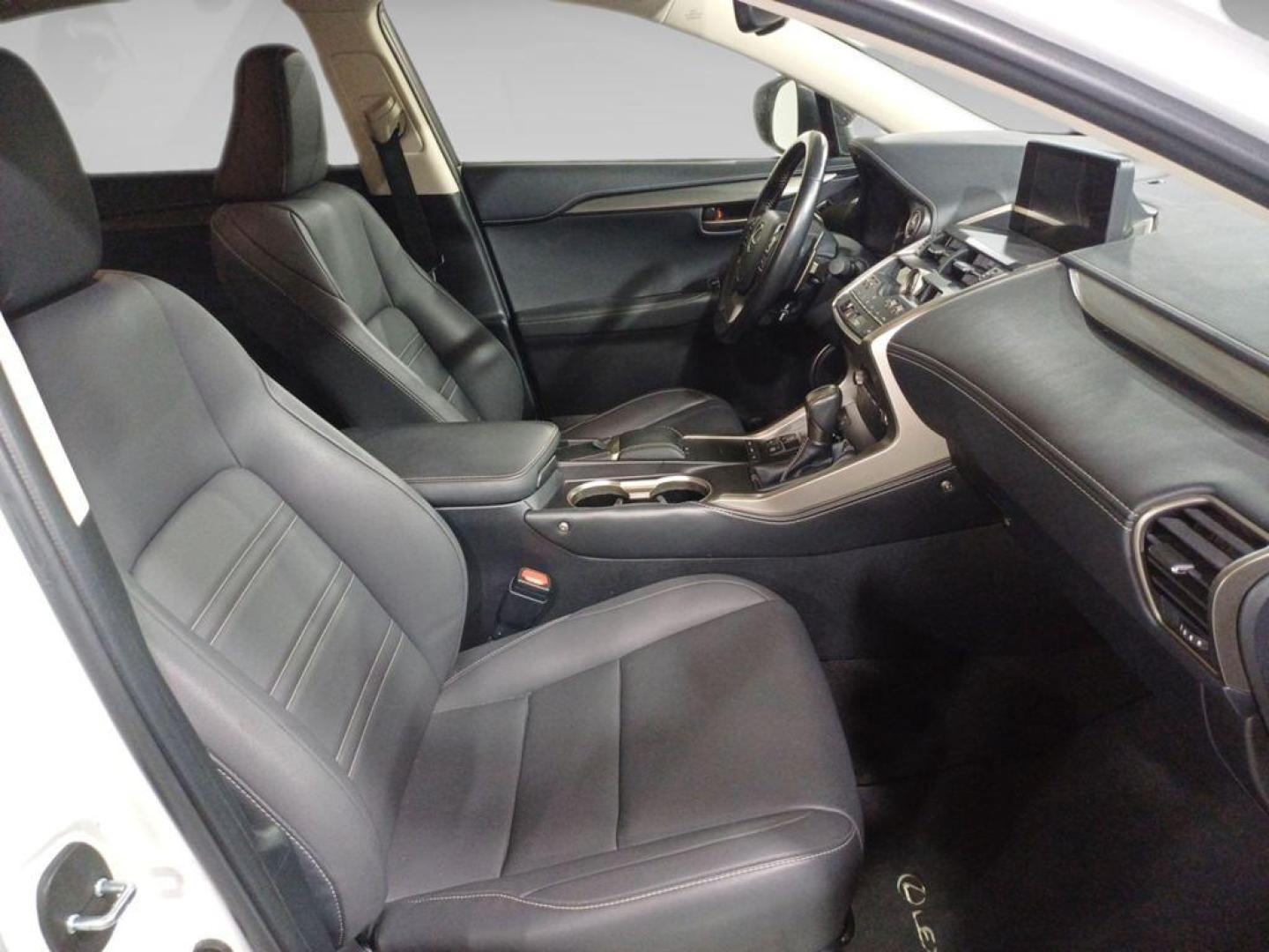 Lexus NX 300h Eco 2WD 145 kW (197 CV)