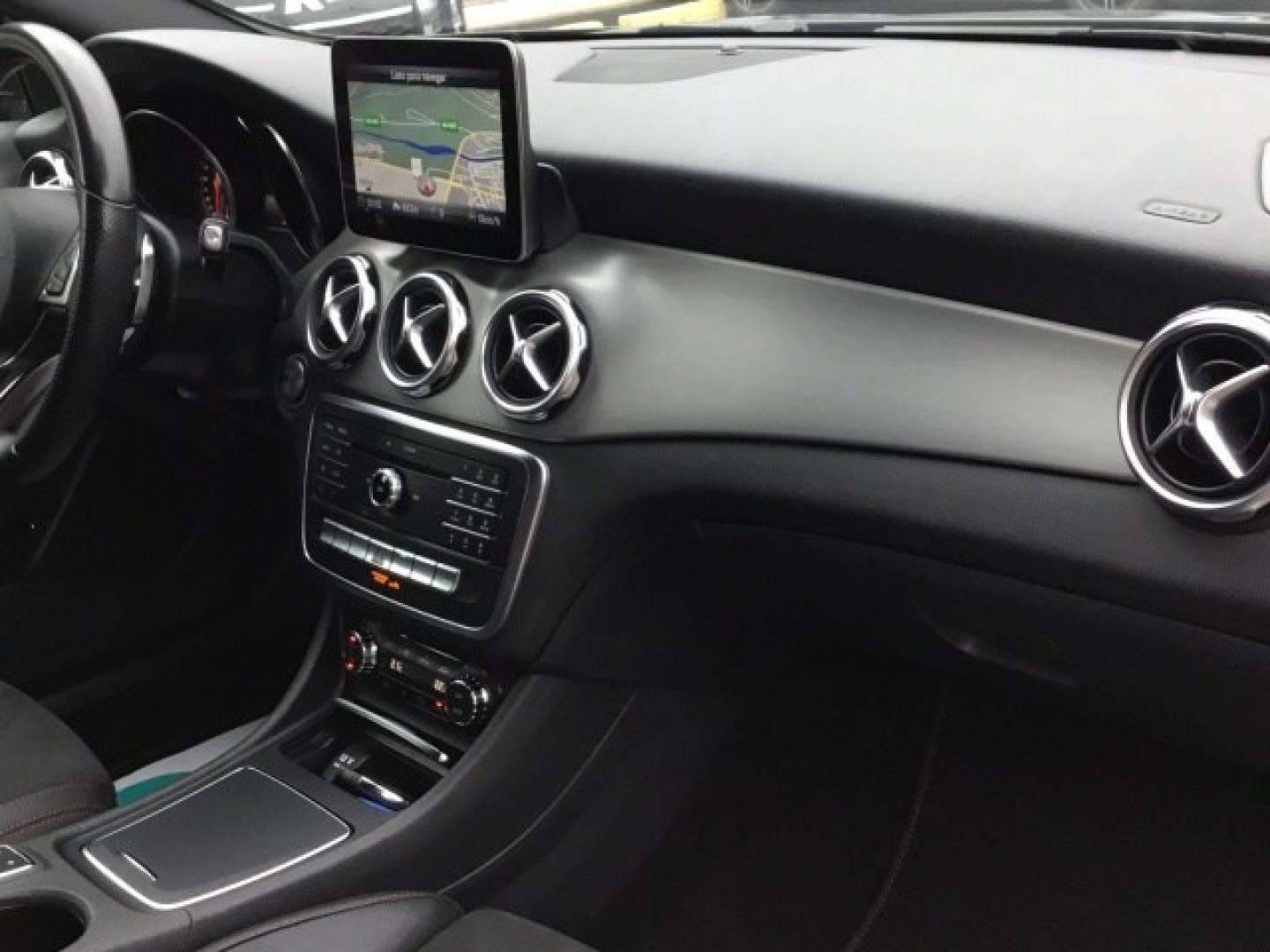 Mercedes Benz GLA 200 CDI / d AMG Line
