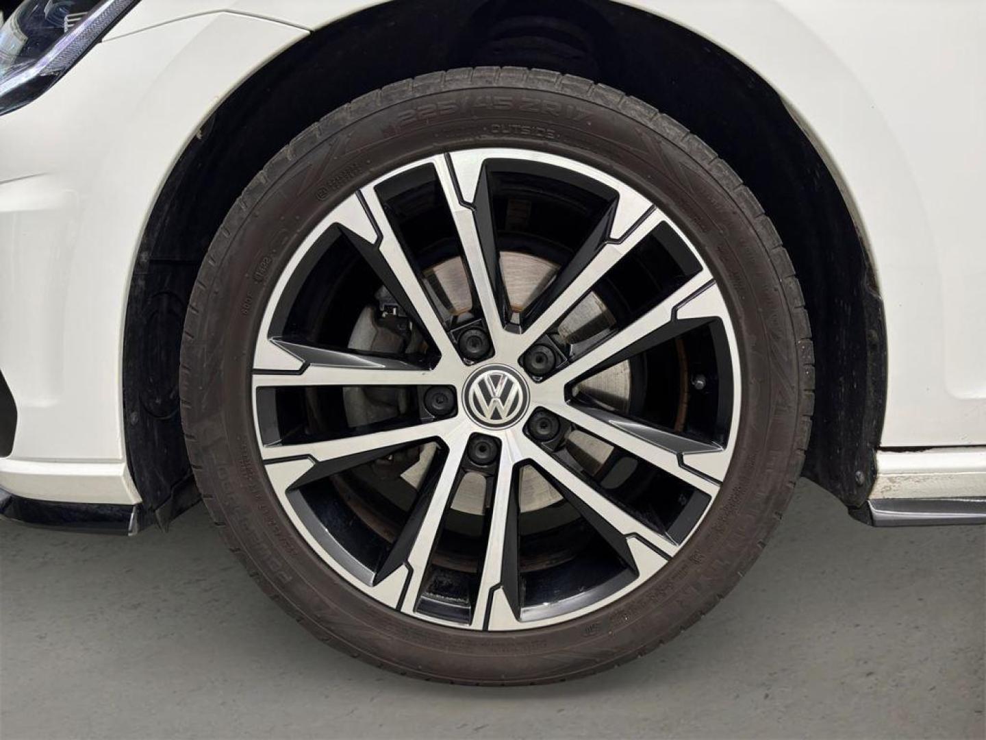 Volkswagen Golf Sport R-Line 1.5 TSI 110kW (150CV) DSG