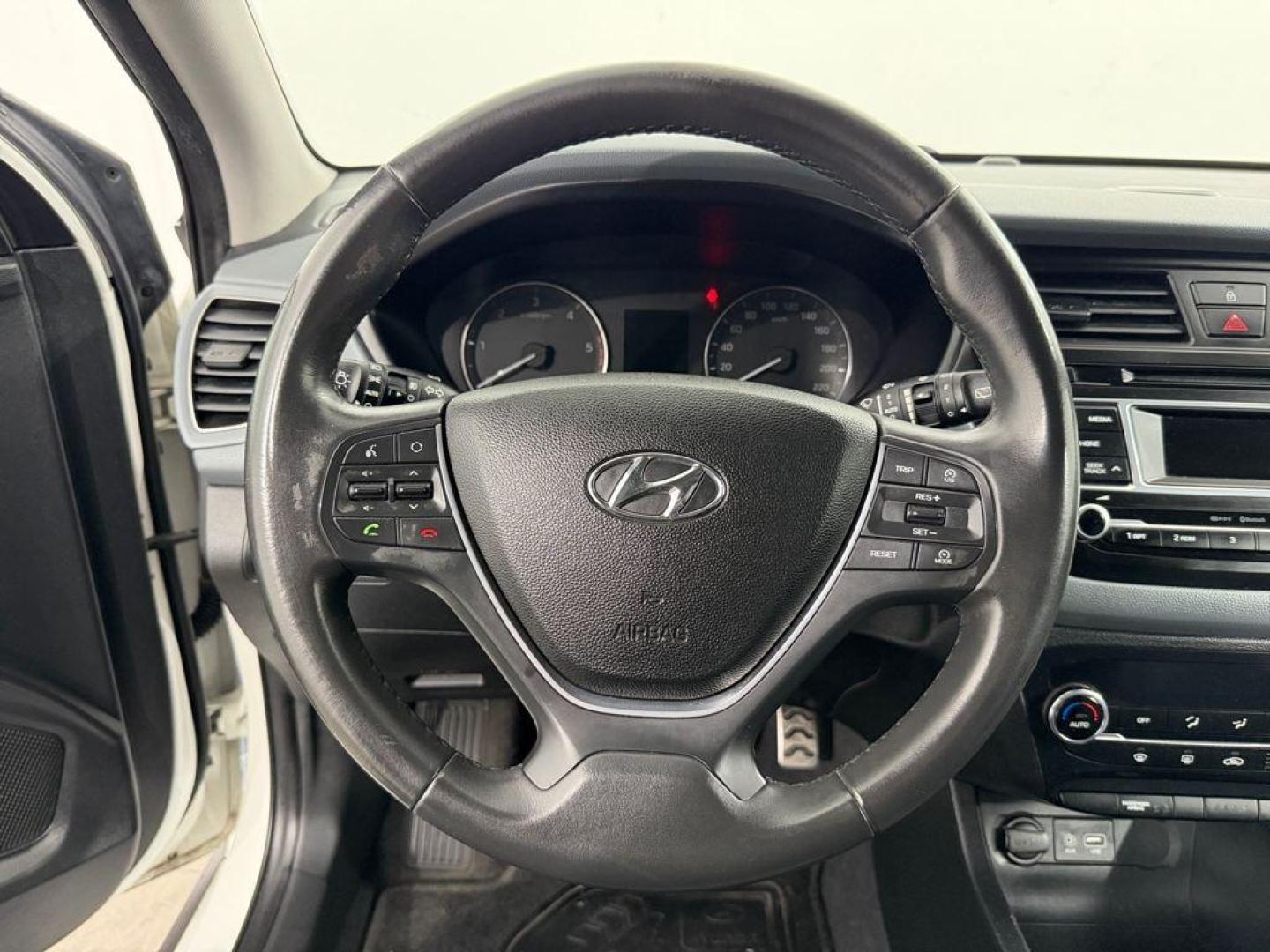 Hyundai i20 1.4 CRDI Essence 66 kW (90 CV)