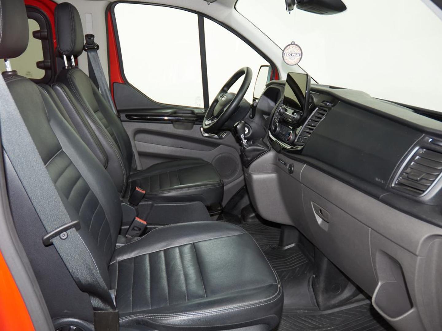 Ford Transit Custom FT 320 L1 Kombi 2.0 Ecoblue Trail 136