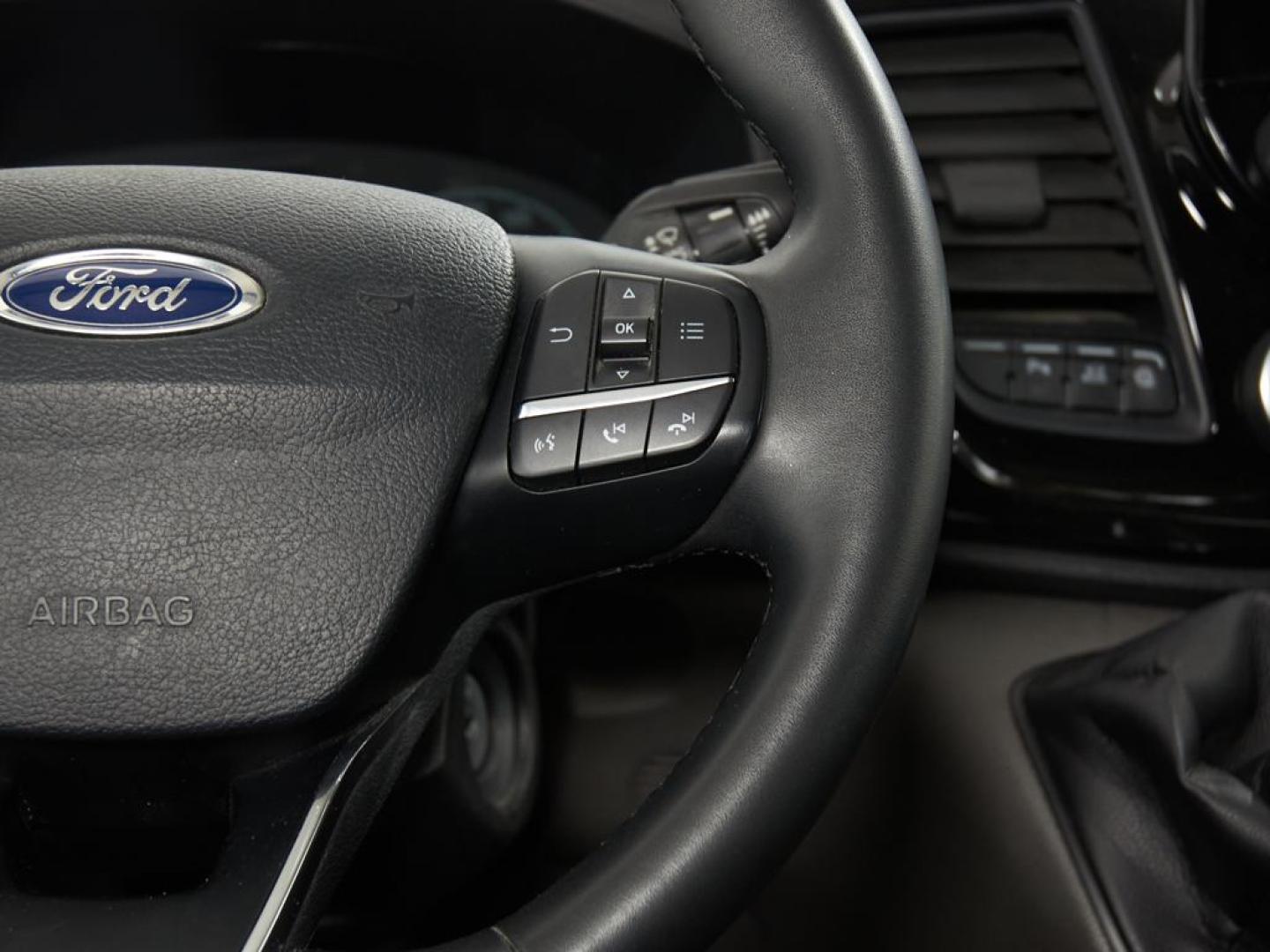 Ford Transit Custom FT 320 L1 Kombi 2.0 Ecoblue Trail 136