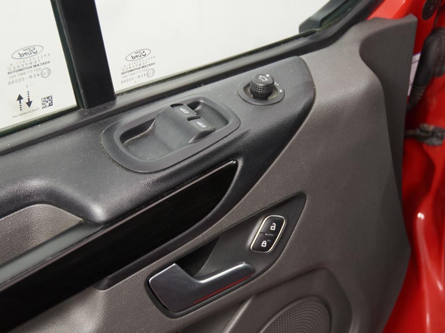 Ford Transit Custom FT 320 L1 Kombi 2.0 Ecoblue Trail 136