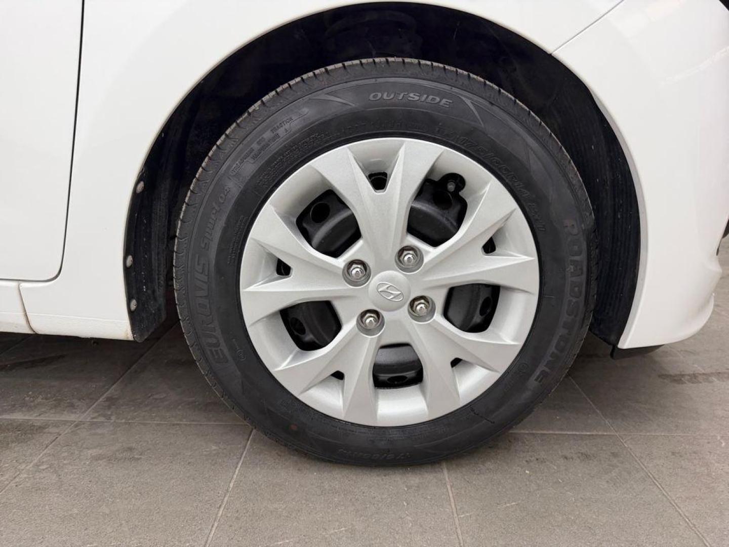 Hyundai i10 1.0 Essence 49 kW (66 CV)