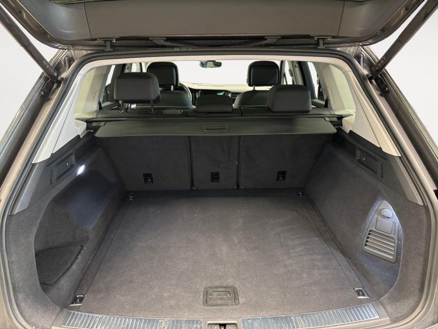 Volkswagen Touareg Prem Eleg 3.0 V6 TDI 170kW Tip 4M