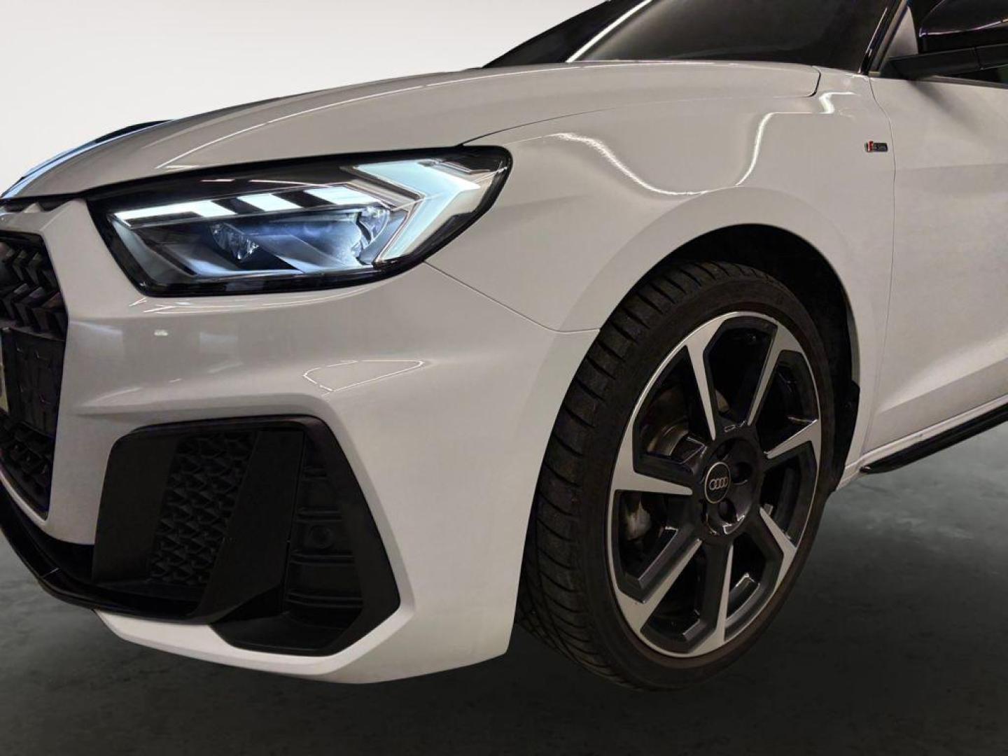 Audi A1 Sportback Adrenal Black 30TFSI 85kW S tr