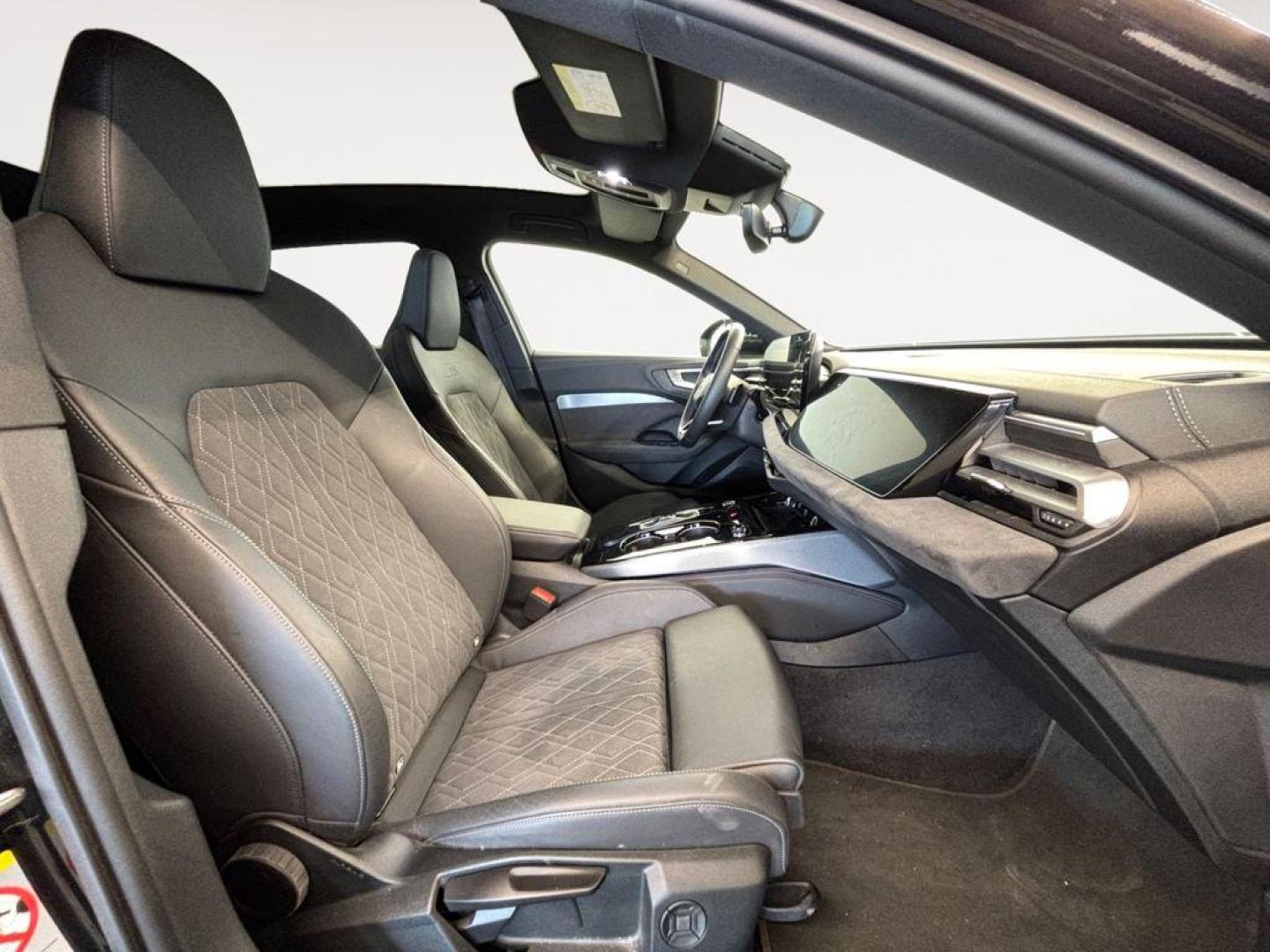 Audi A5 Avant e-hybrid quattro 220kW Black Line