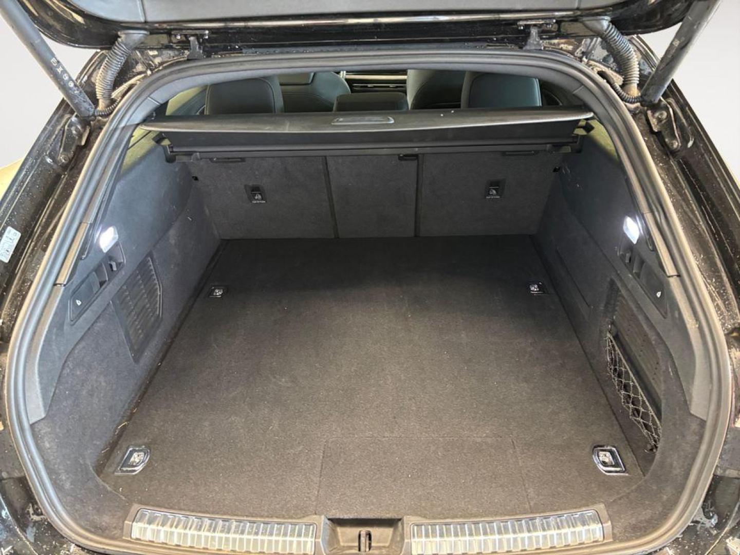 Audi A5 Avant e-hybrid quattro 220kW Black Line