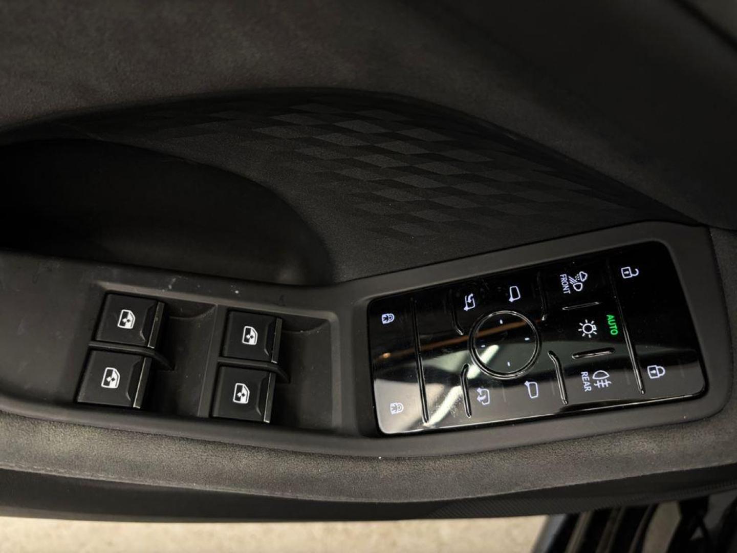 Audi A5 Avant e-hybrid quattro 220kW Black Line