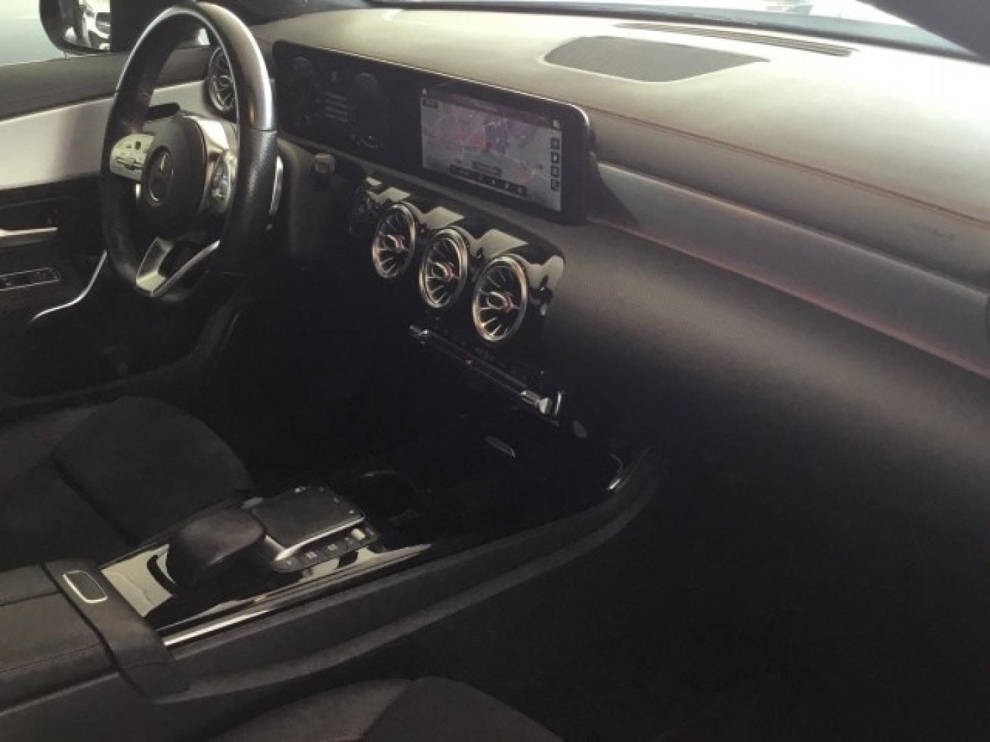 Mercedes Benz CLA 250 e AMG Line