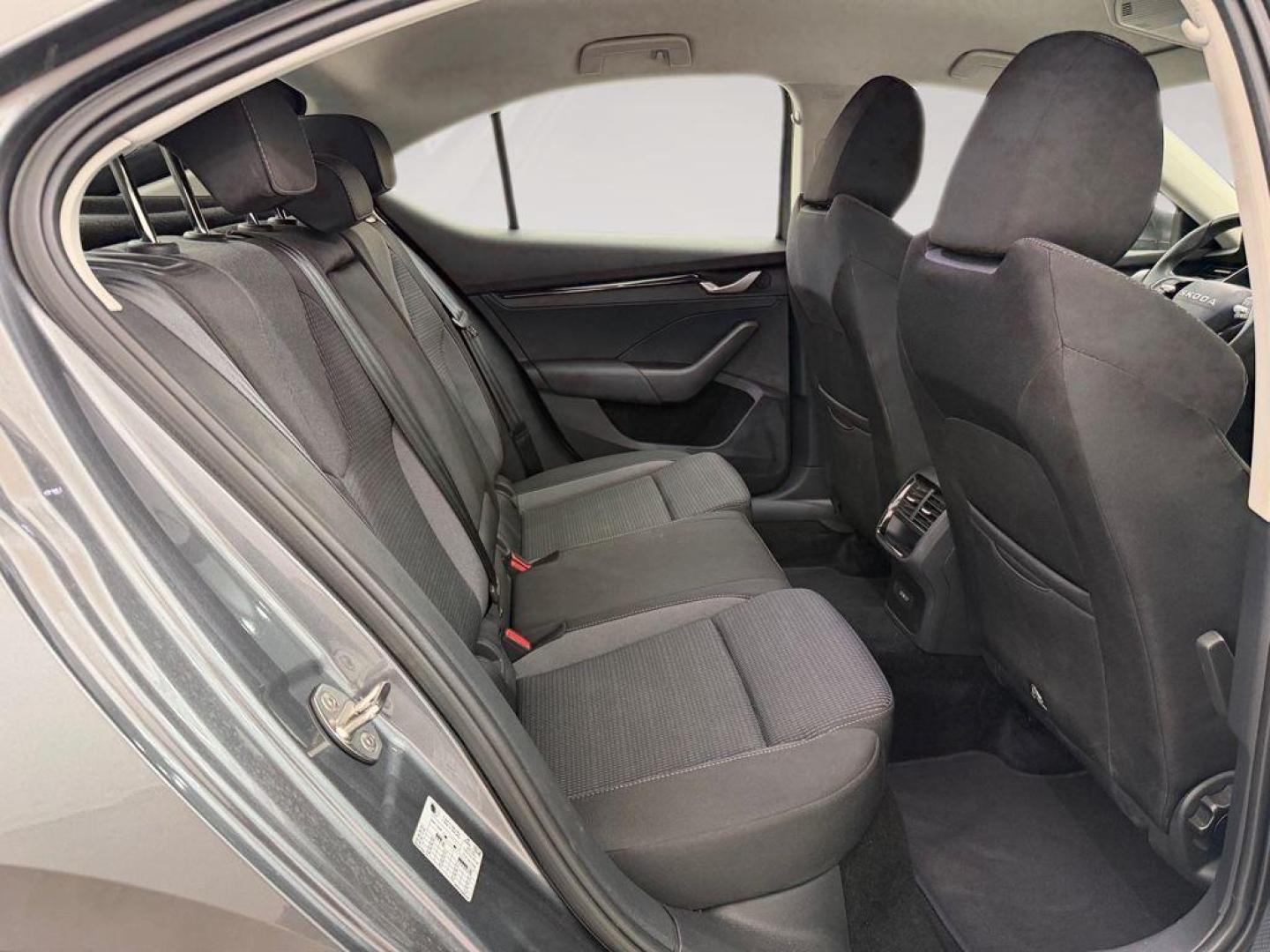 Skoda Octavia 1.5 TSI m-HEV Selection DSG 110 kW (150 CV)