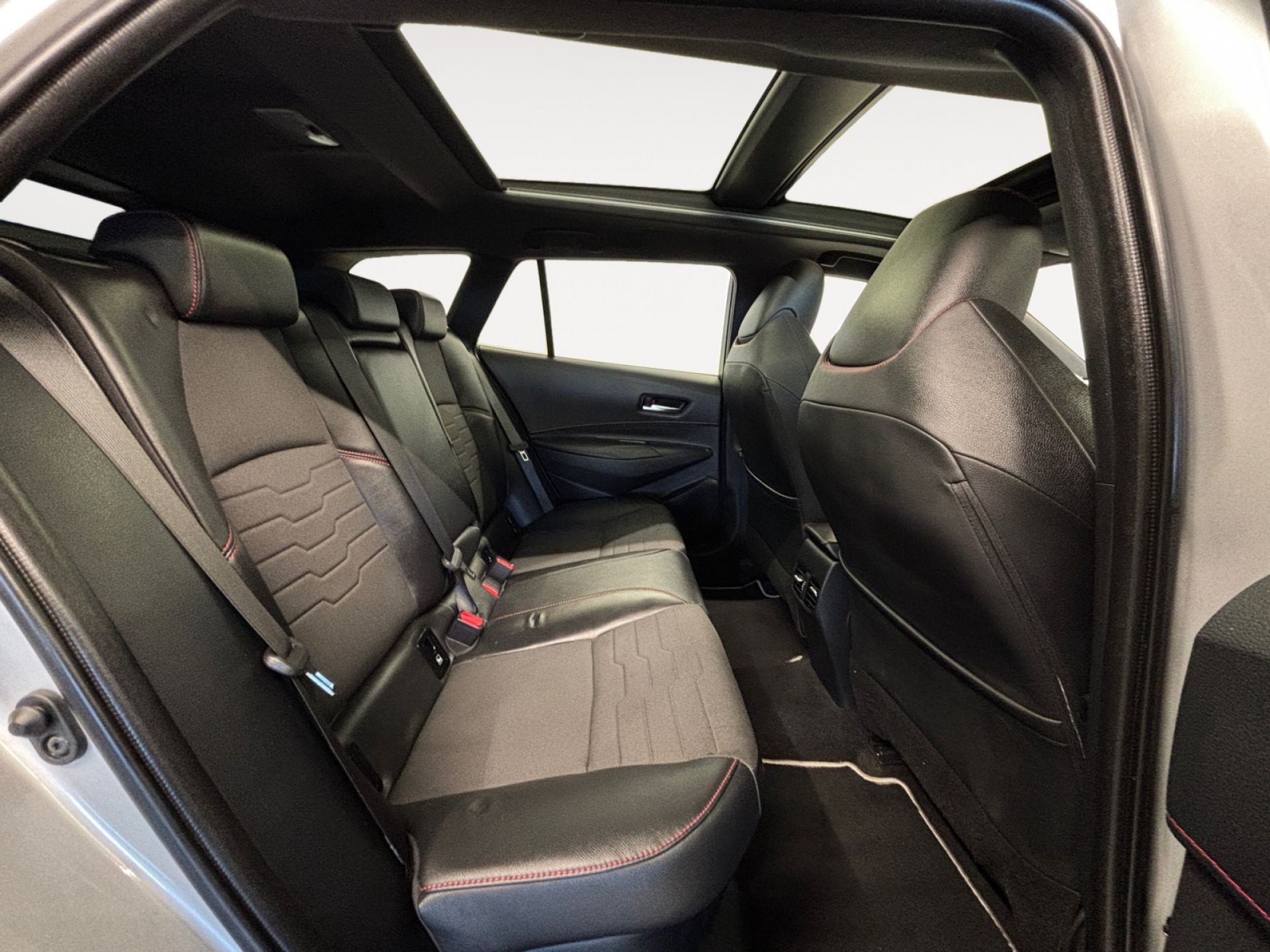 Toyota Corolla 2.0 180H ADVANCE E-CVT TOURING SPORT