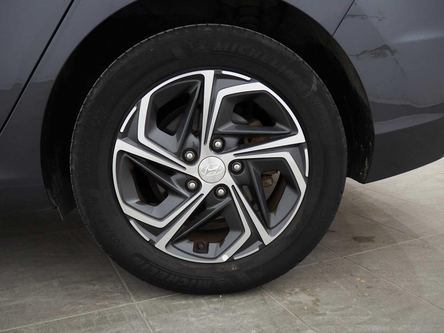 Hyundai i30 Fastback FB 1.0 TGDI Klass 48V 120
