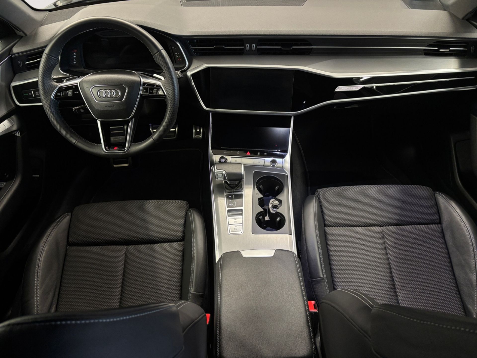 Audi A6 Avant Black Line 45 TDI quattro S tronic