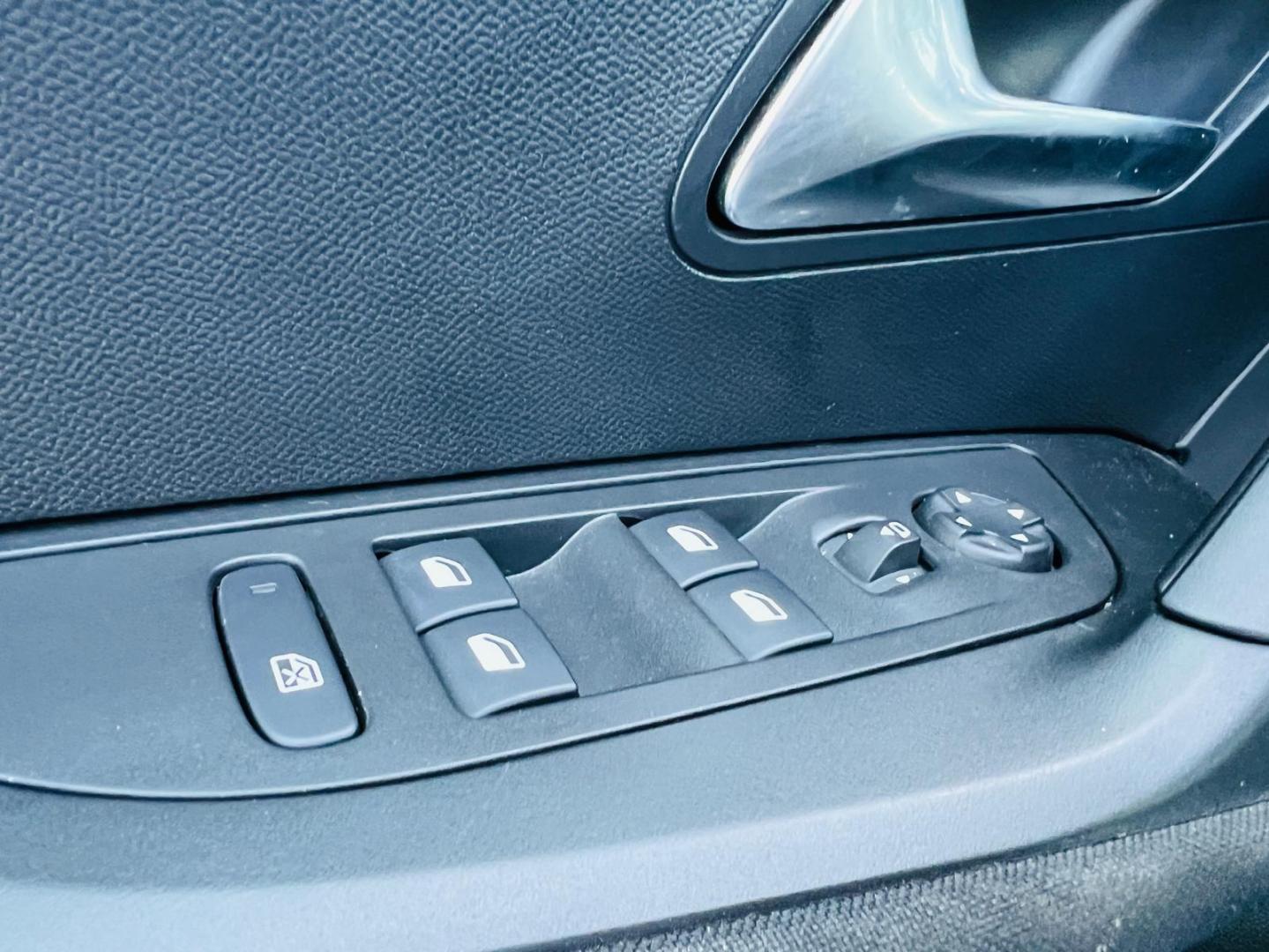 Peugeot 2008 1.2 PureTech 100cv Active