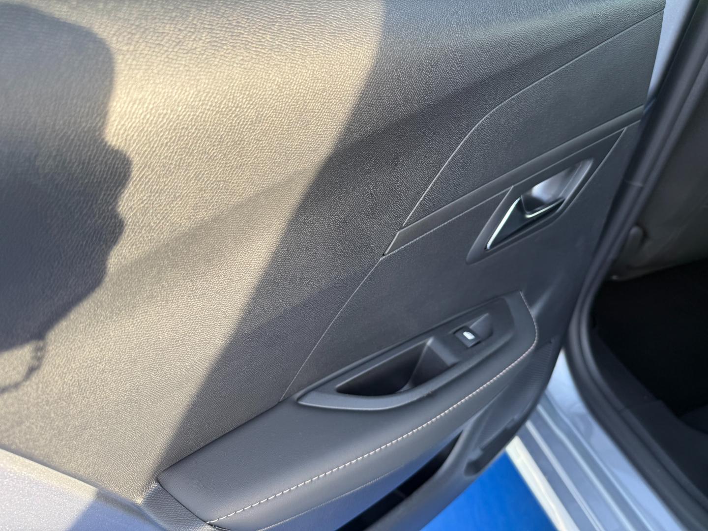 Peugeot 208 1.2 Hybrid 100 Allure 5p e-DCS6