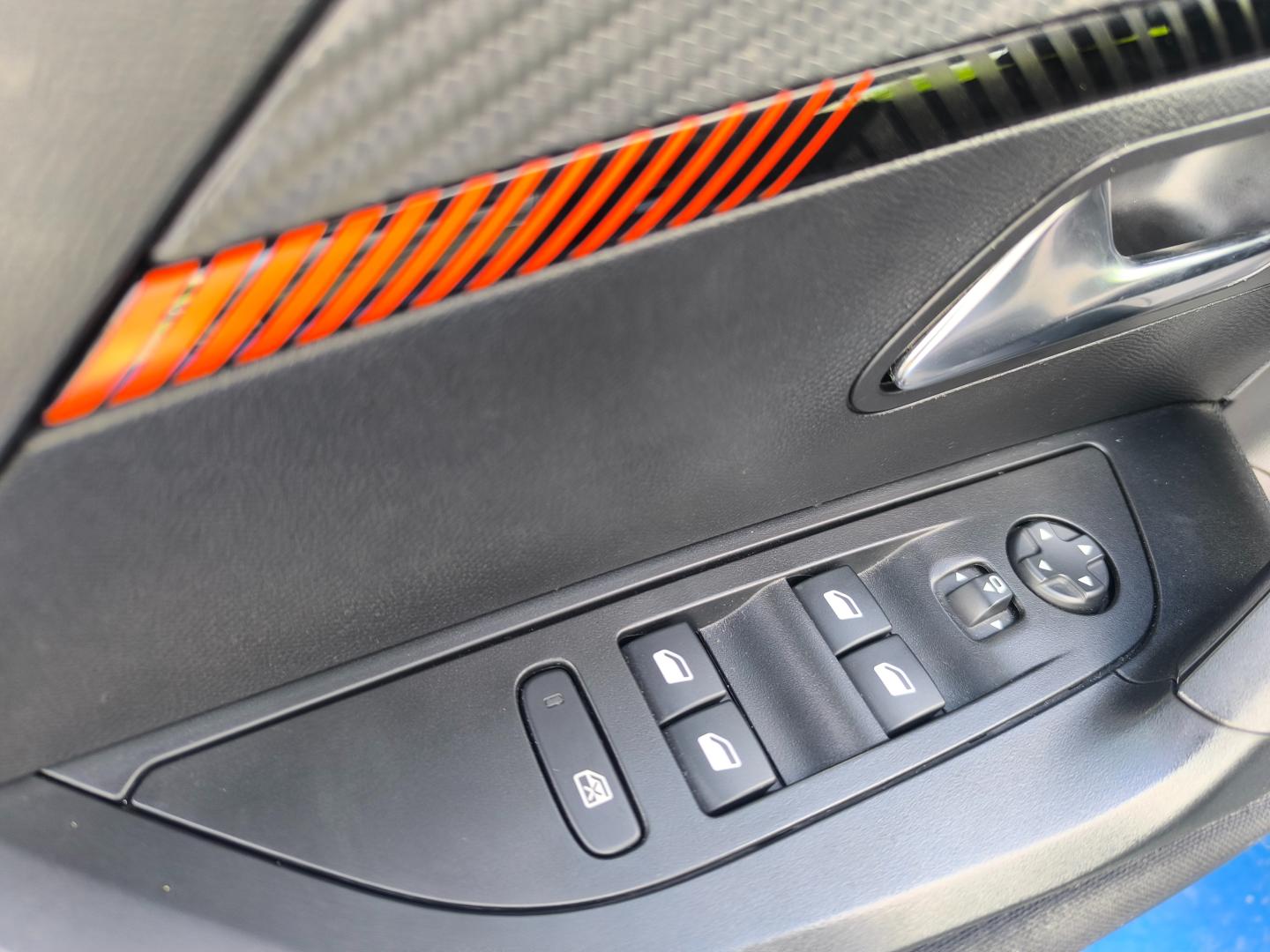 Peugeot 2008 1.2 PureTech 100cv Active