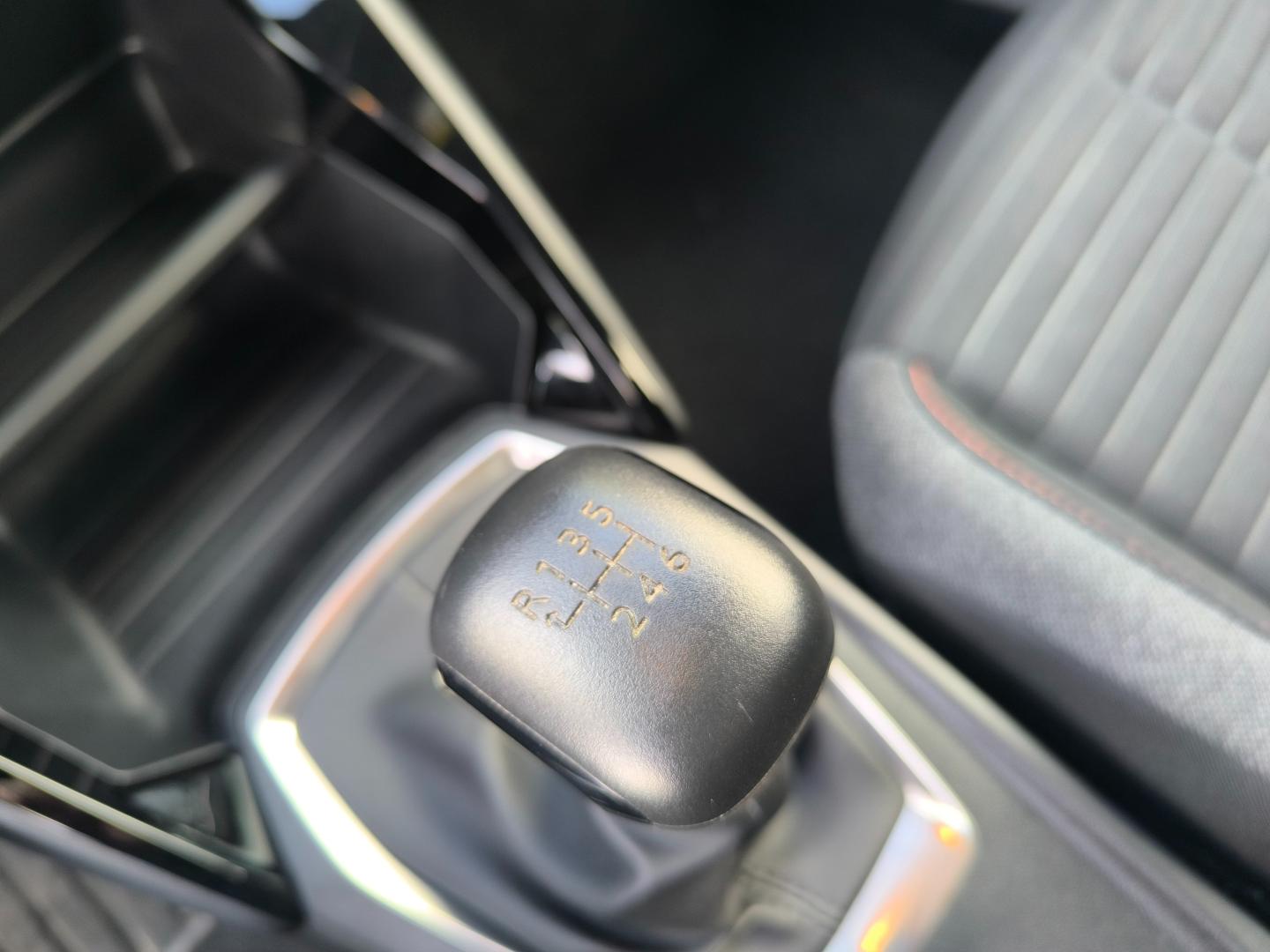 Peugeot 2008 1.2 PureTech 100cv Active