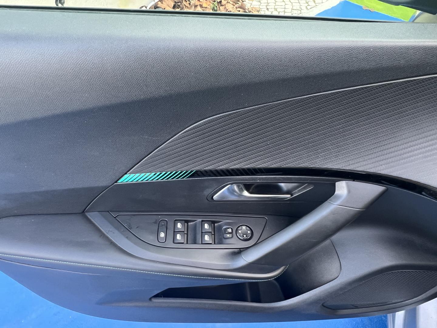 Peugeot 2008 1.2 PureTech 100cv Allure