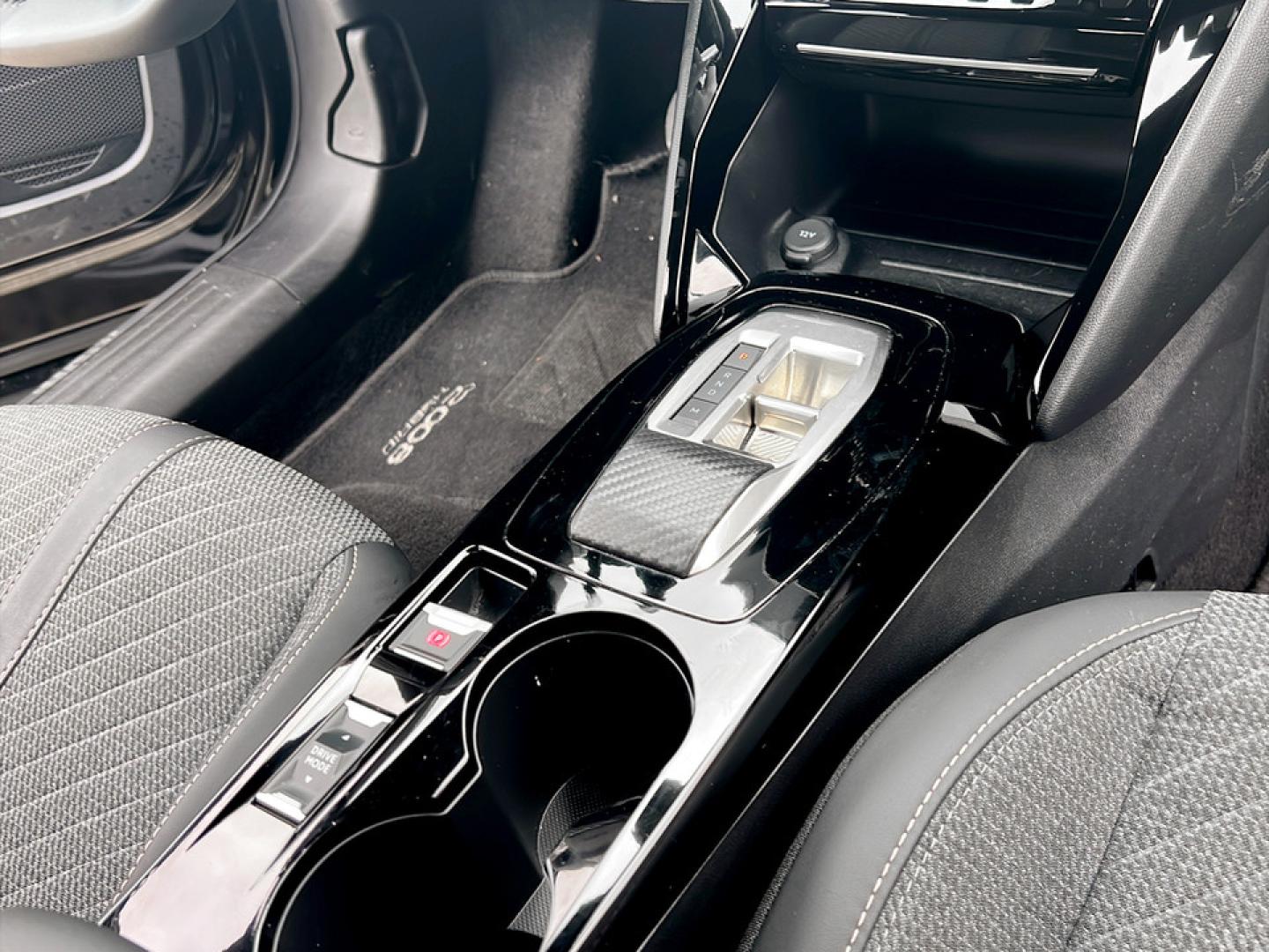 Peugeot 2008 1.2 Hybrid 136 Allure e-DCS6