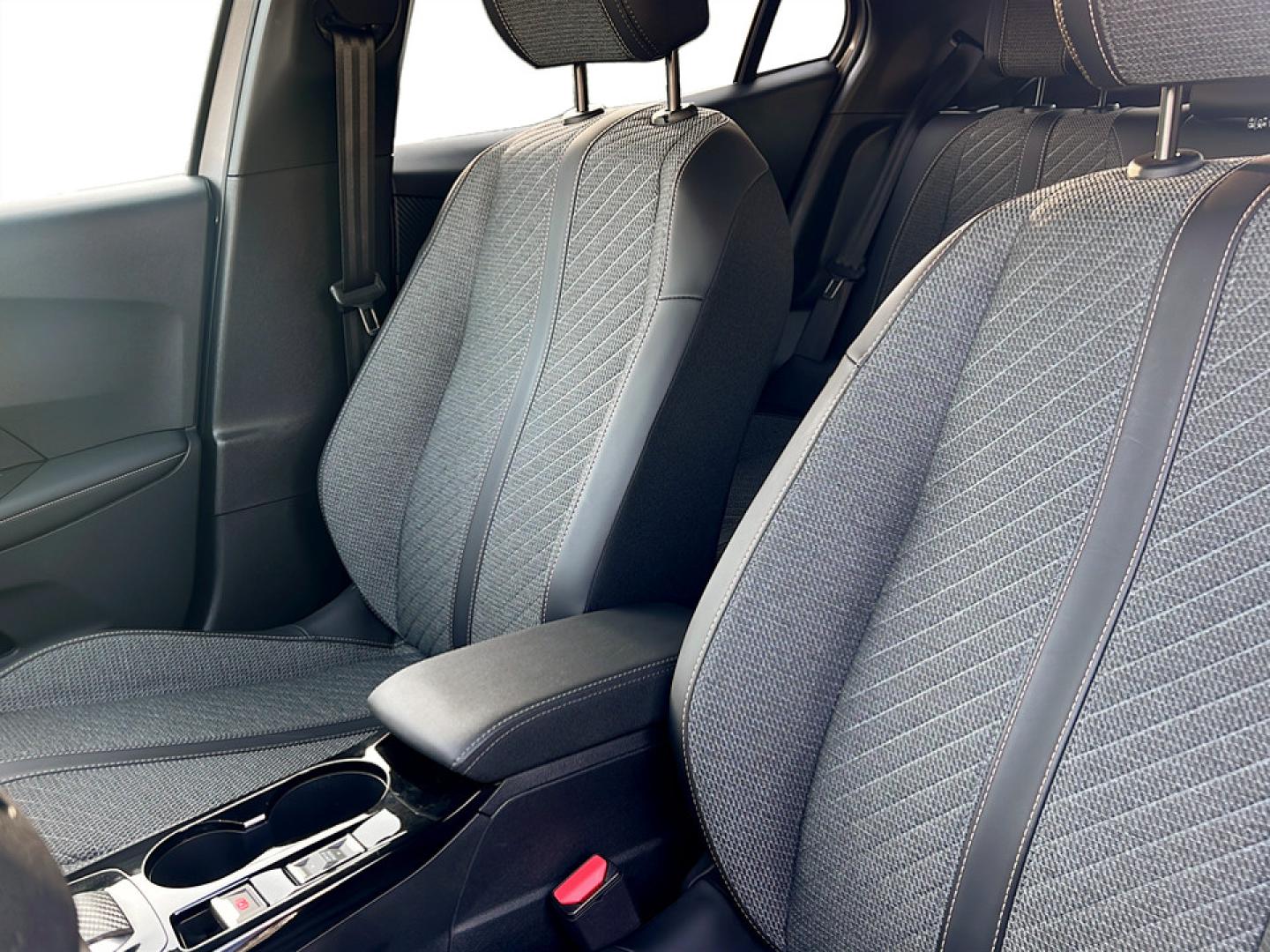 Peugeot 2008 1.2 Hybrid 145 Allure e-DCS6