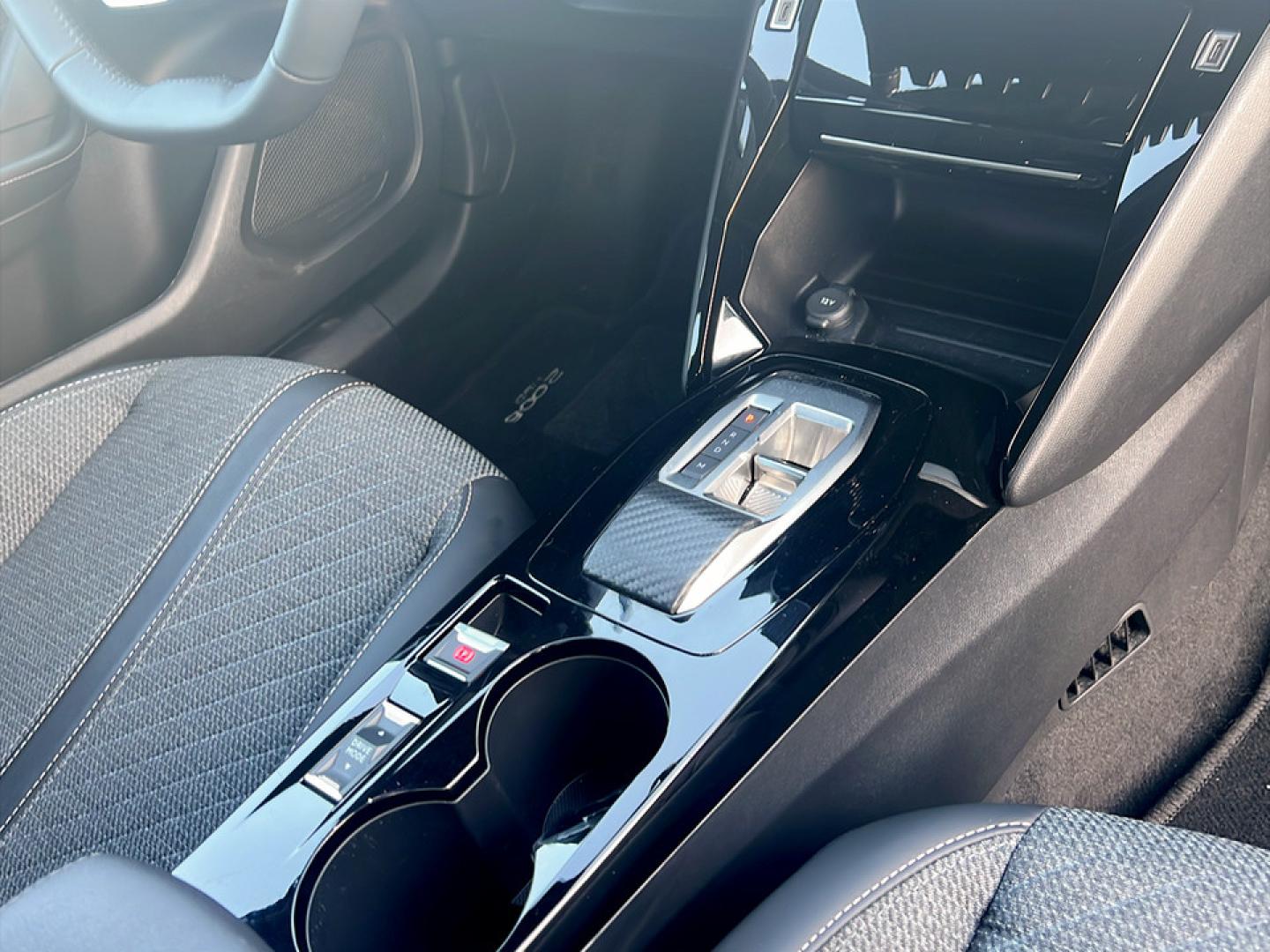 Peugeot 2008 1.2 Hybrid 145 Allure e-DCS6