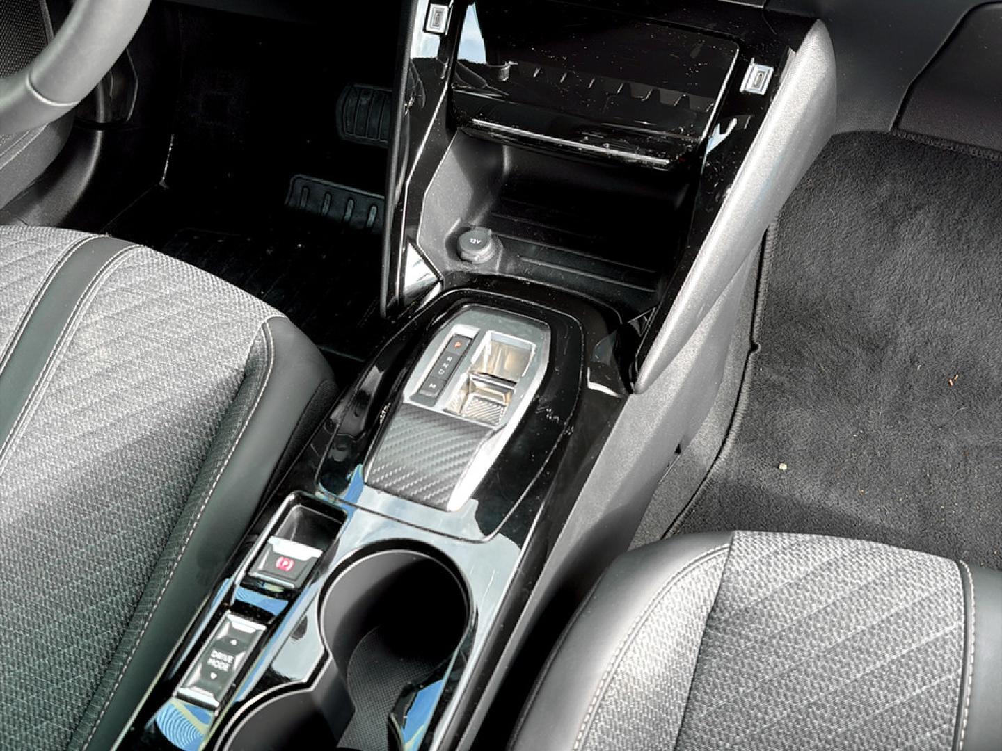 Peugeot 2008 1.2 Hybrid 145 Allure e-DCS6