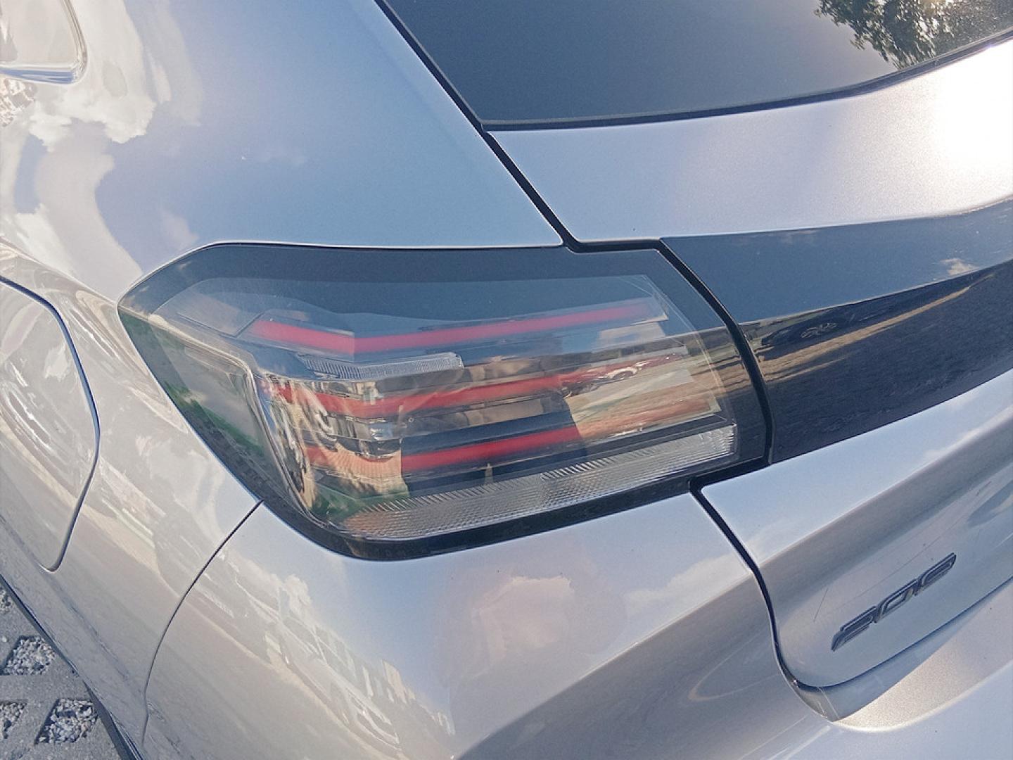 Peugeot 208 Hybrid 100 e-DCS6 Allure
