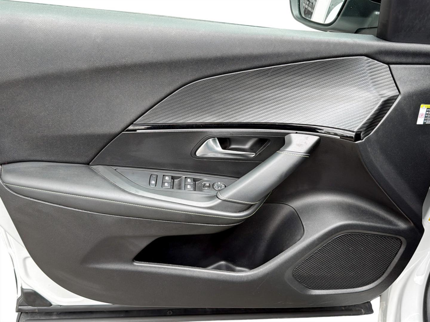 Peugeot e-2008 50kWh 136CV GT e-EAT8
