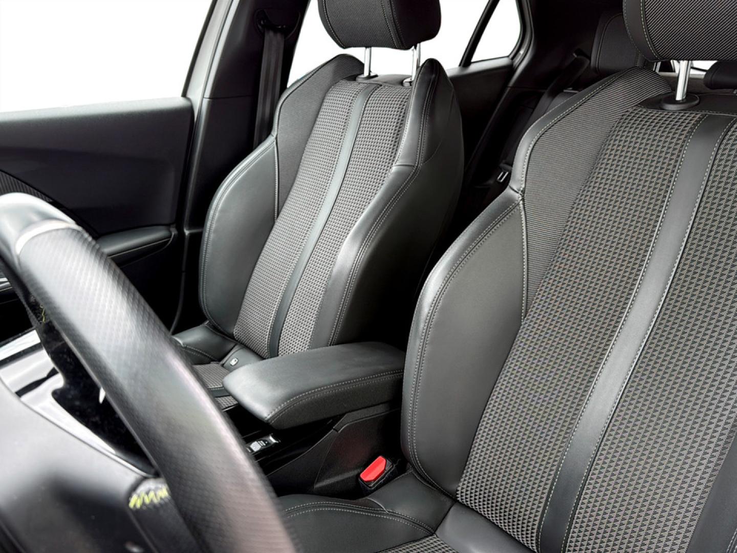 Peugeot e-2008 50kWh 136CV GT e-EAT8